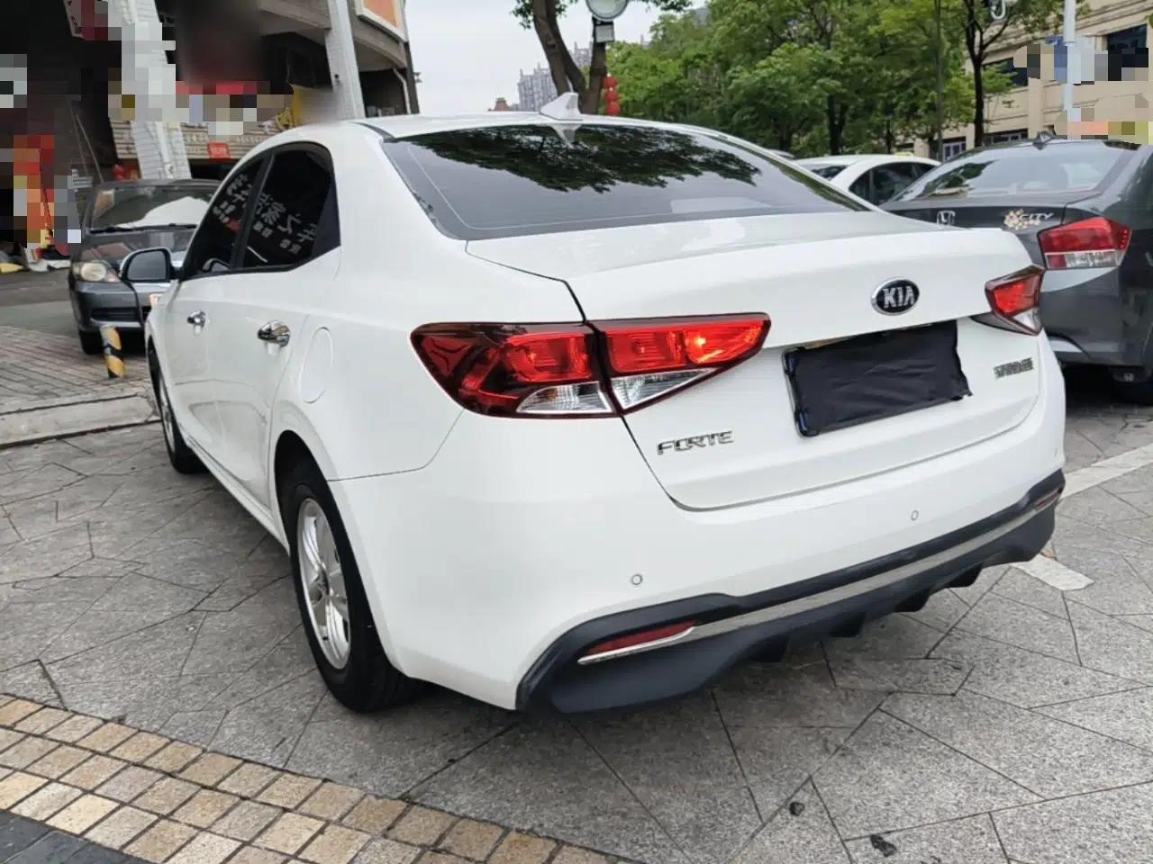Kia Forte 2018 1.6L Automatic Value-Connect Edition with Intelligent Connectivity — миниатюра 4