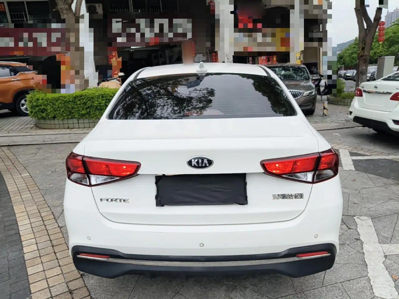 Kia Forte 2018 1.6L Automatic Value-Connect Edition with Intelligent Connectivity — миниатюра 5