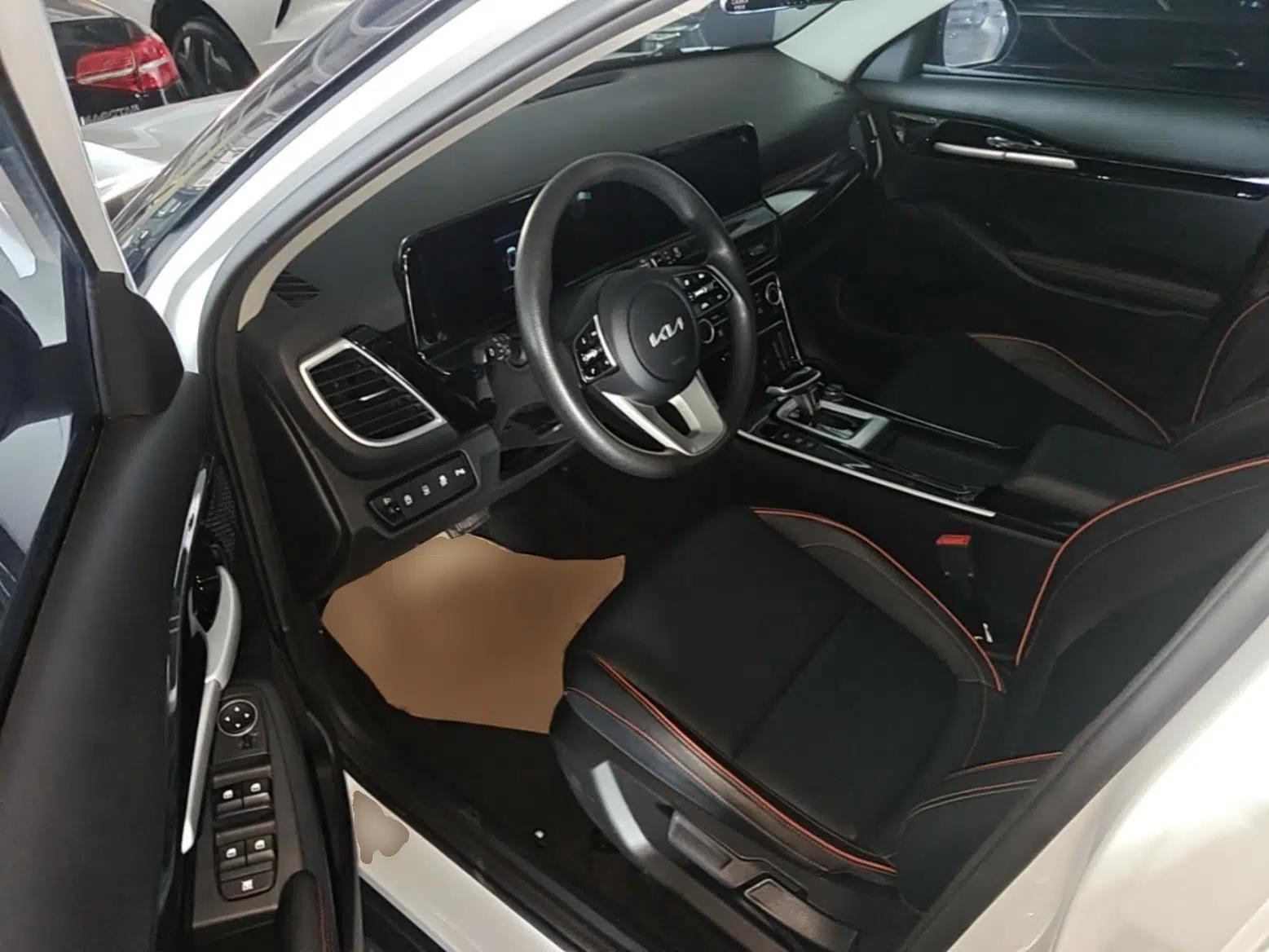 Kia Seltos 2023 1.5L CVT Luxury Edition — миниатюра 18