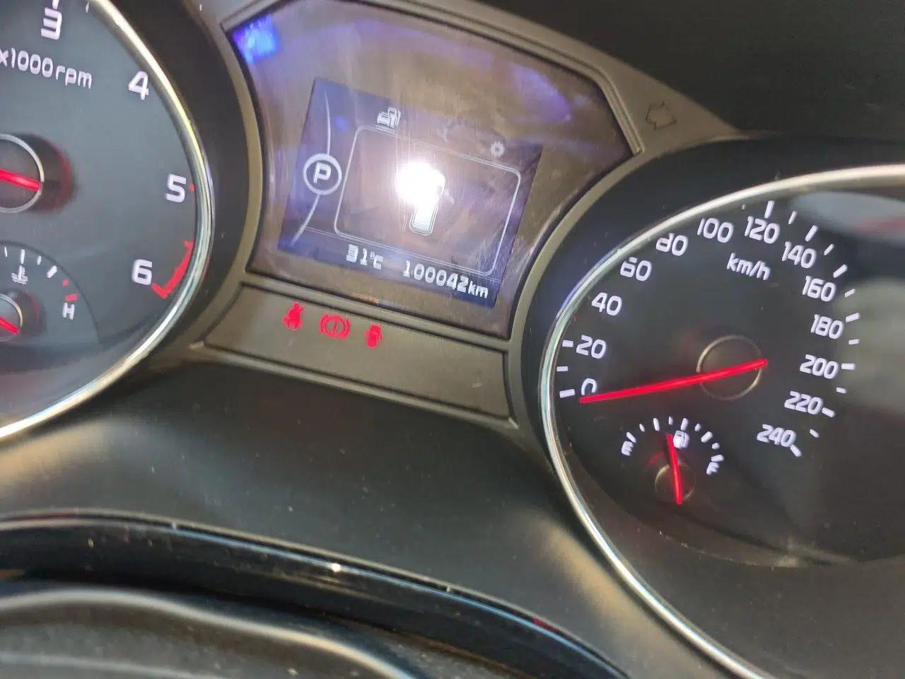 Kia Carnival 2015 2.2T Luxury Edition China IV — миниатюра 13
