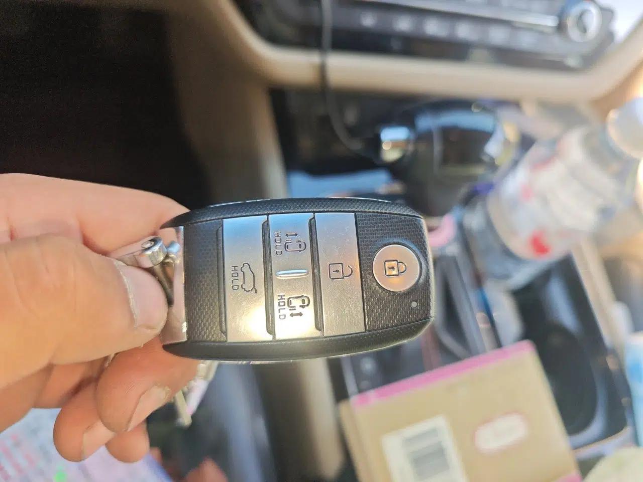 Kia Carnival 2015 2.2T Luxury Edition China IV — миниатюра 9