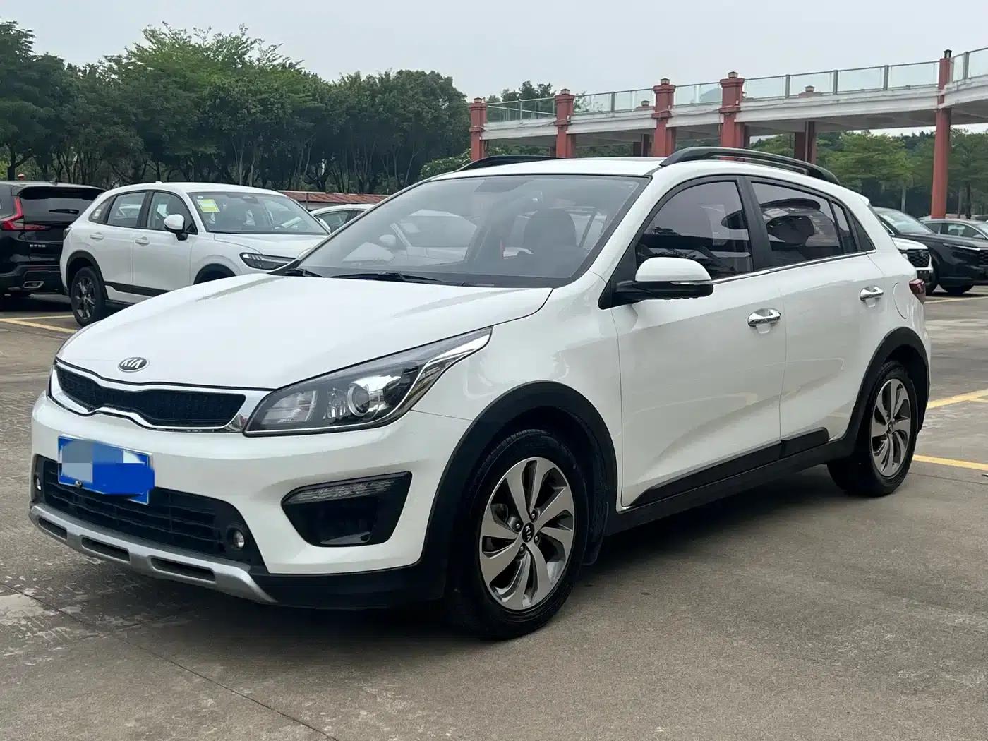 KX CROSS 2018 1.6L Automatic Sunroof Edition — миниатюра 1