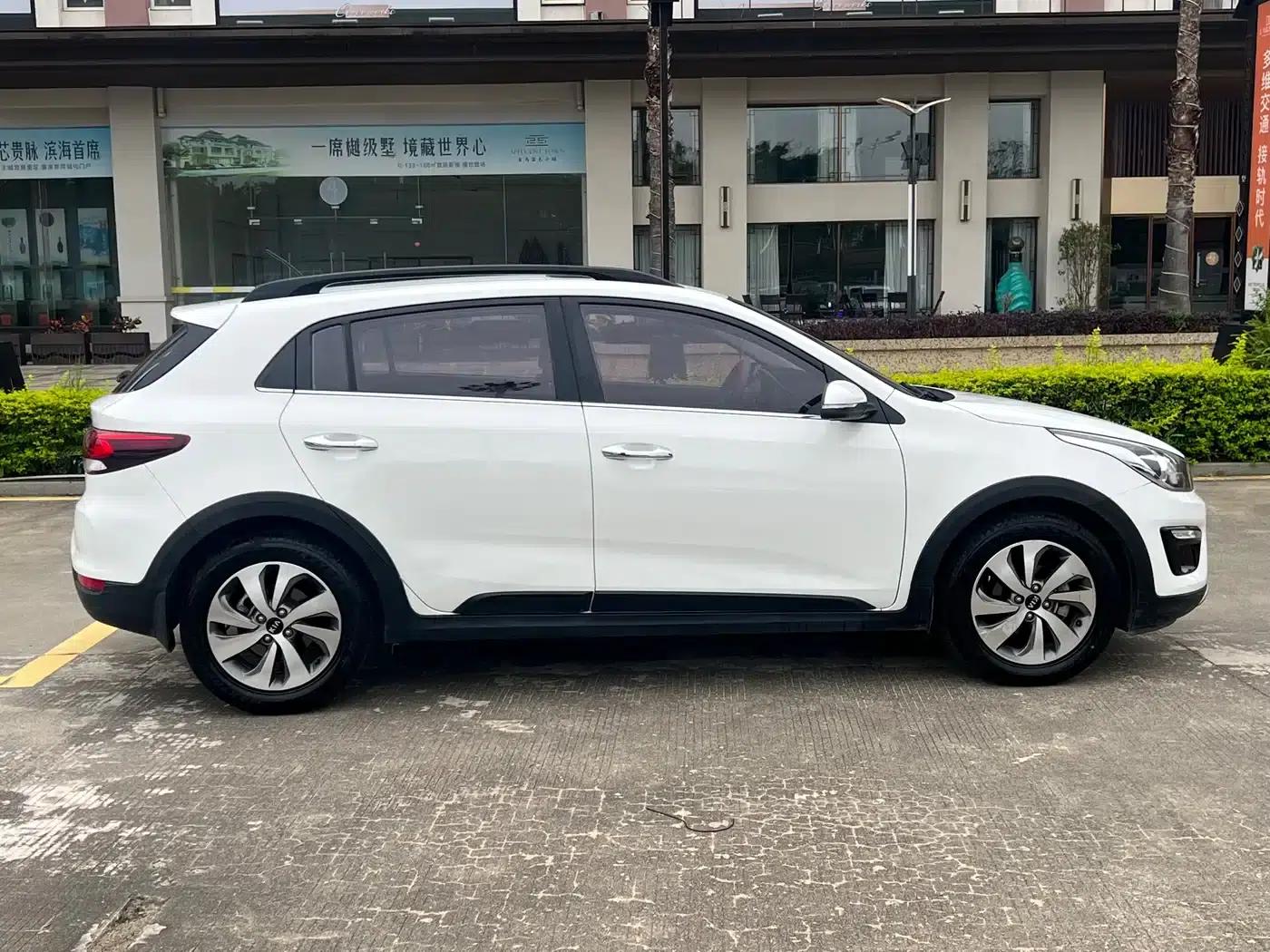 KX CROSS 2018 1.6L Automatic Sunroof Edition — миниатюра 6