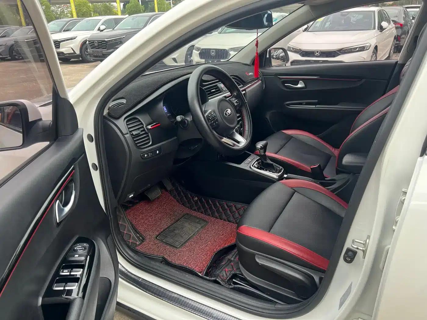 KX CROSS 2018 1.6L Automatic Sunroof Edition — миниатюра 7
