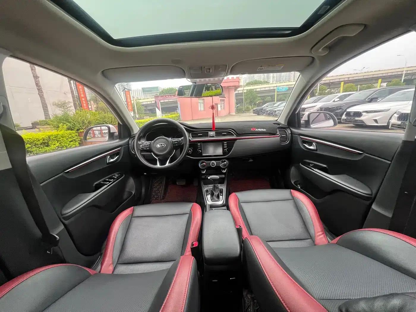 KX CROSS 2018 1.6L Automatic Sunroof Edition — миниатюра 9