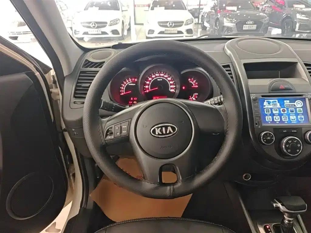 2013 Volkswagen Soul 1.6L AT GL — миниатюра 11