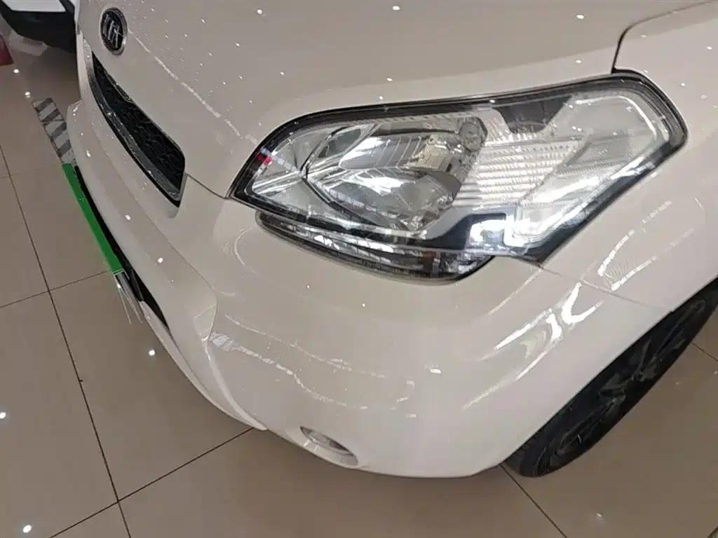 2013 Volkswagen Soul 1.6L AT GL — миниатюра 24