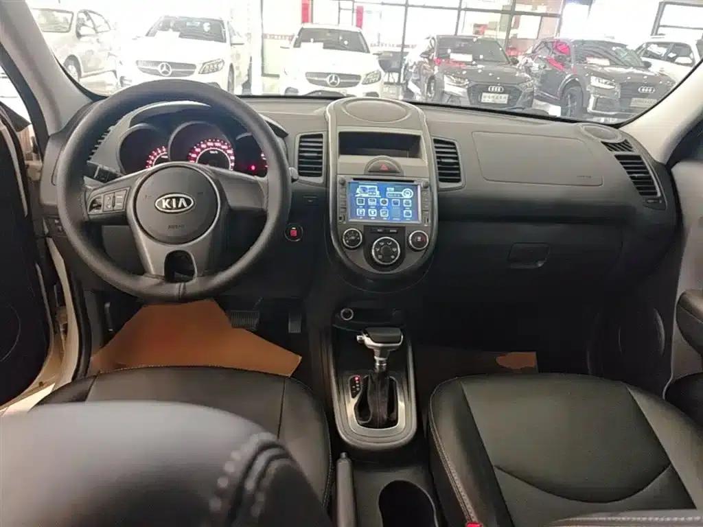 2013 Volkswagen Soul 1.6L AT GL — миниатюра 10