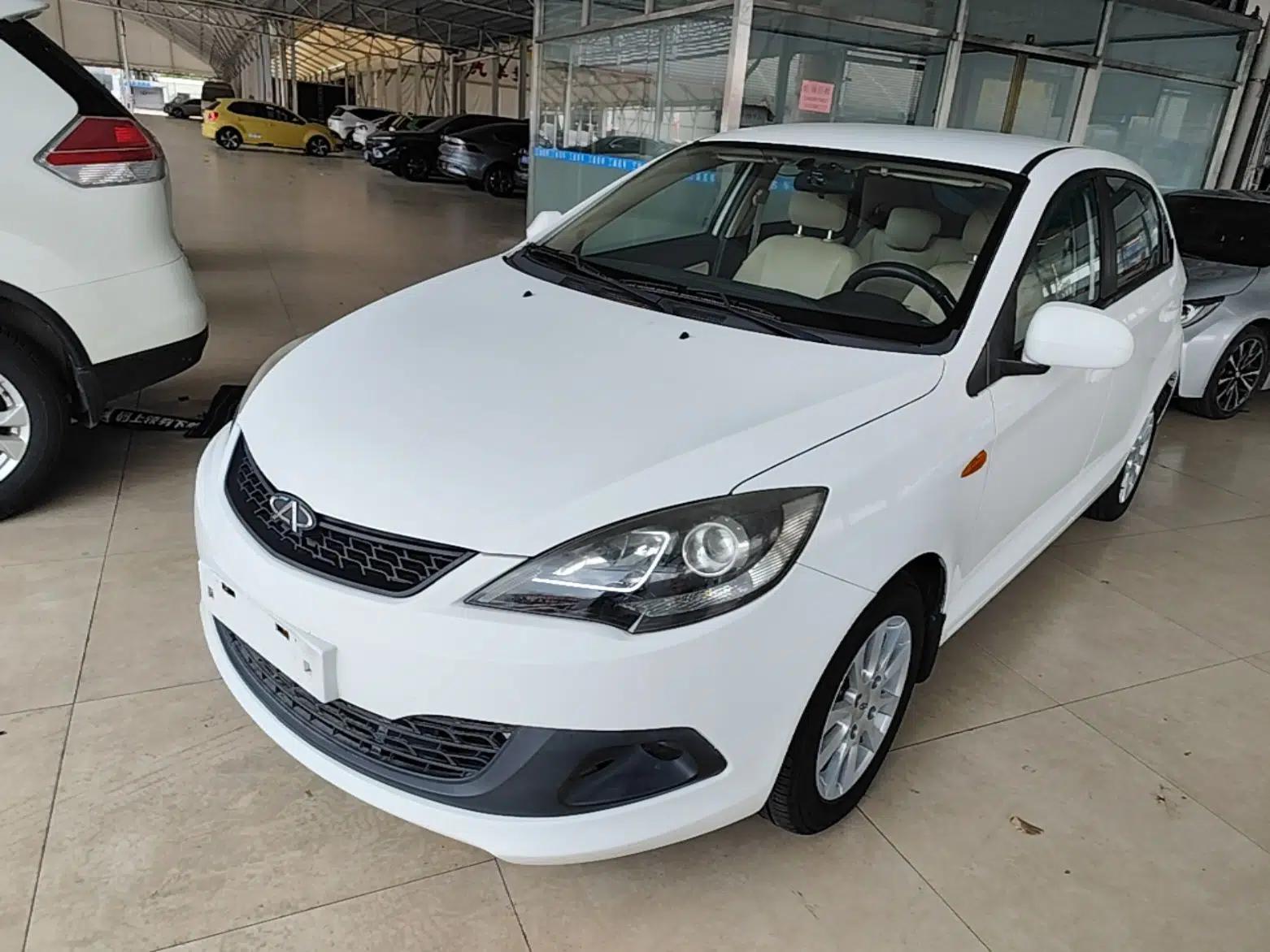 Chery Fengyun 2 2013 Hatchback 1.5L Manual Ruiyi Edition — миниатюра 1