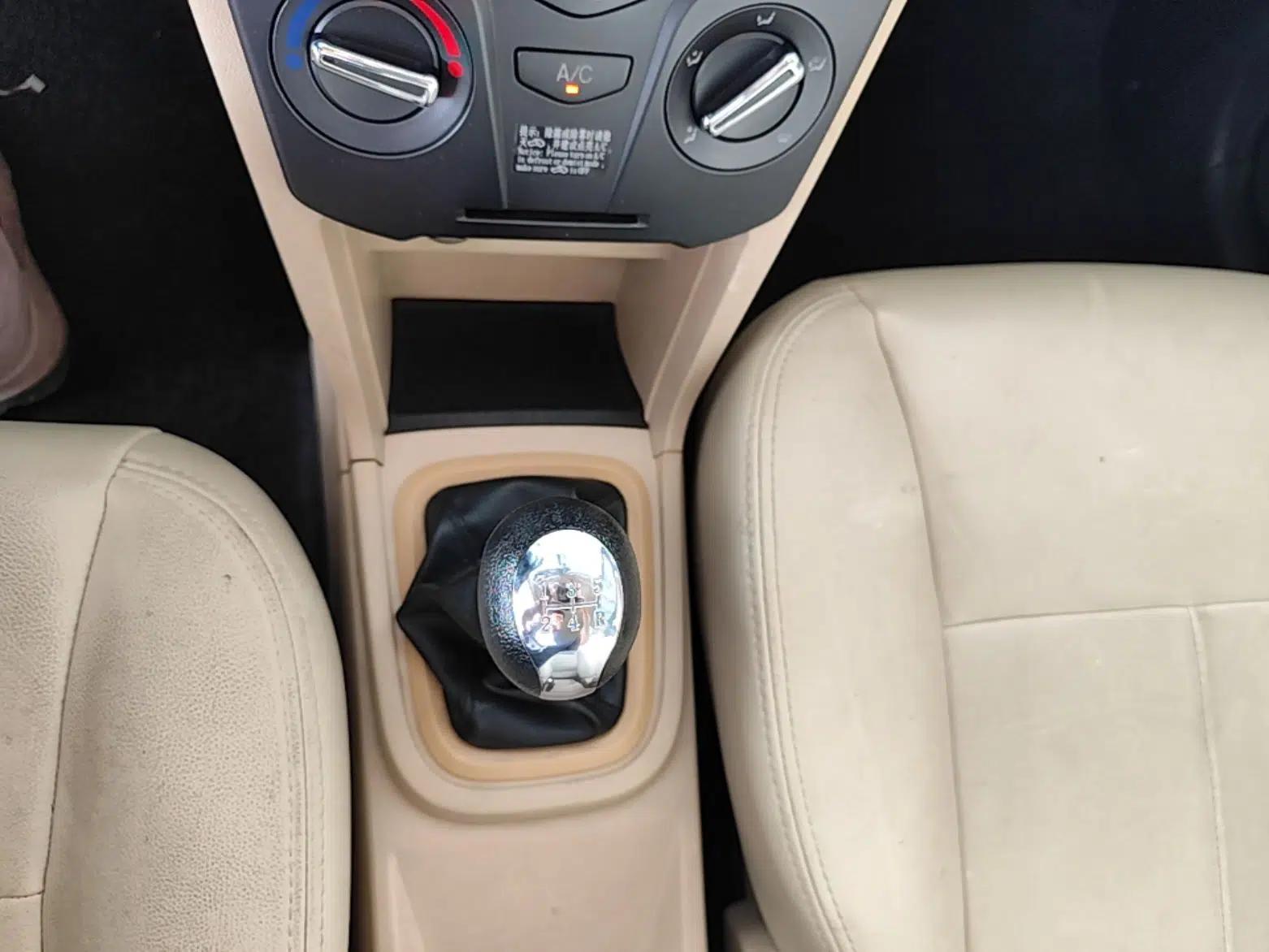 Chery Fengyun 2 2013 Hatchback 1.5L Manual Ruiyi Edition — миниатюра 17