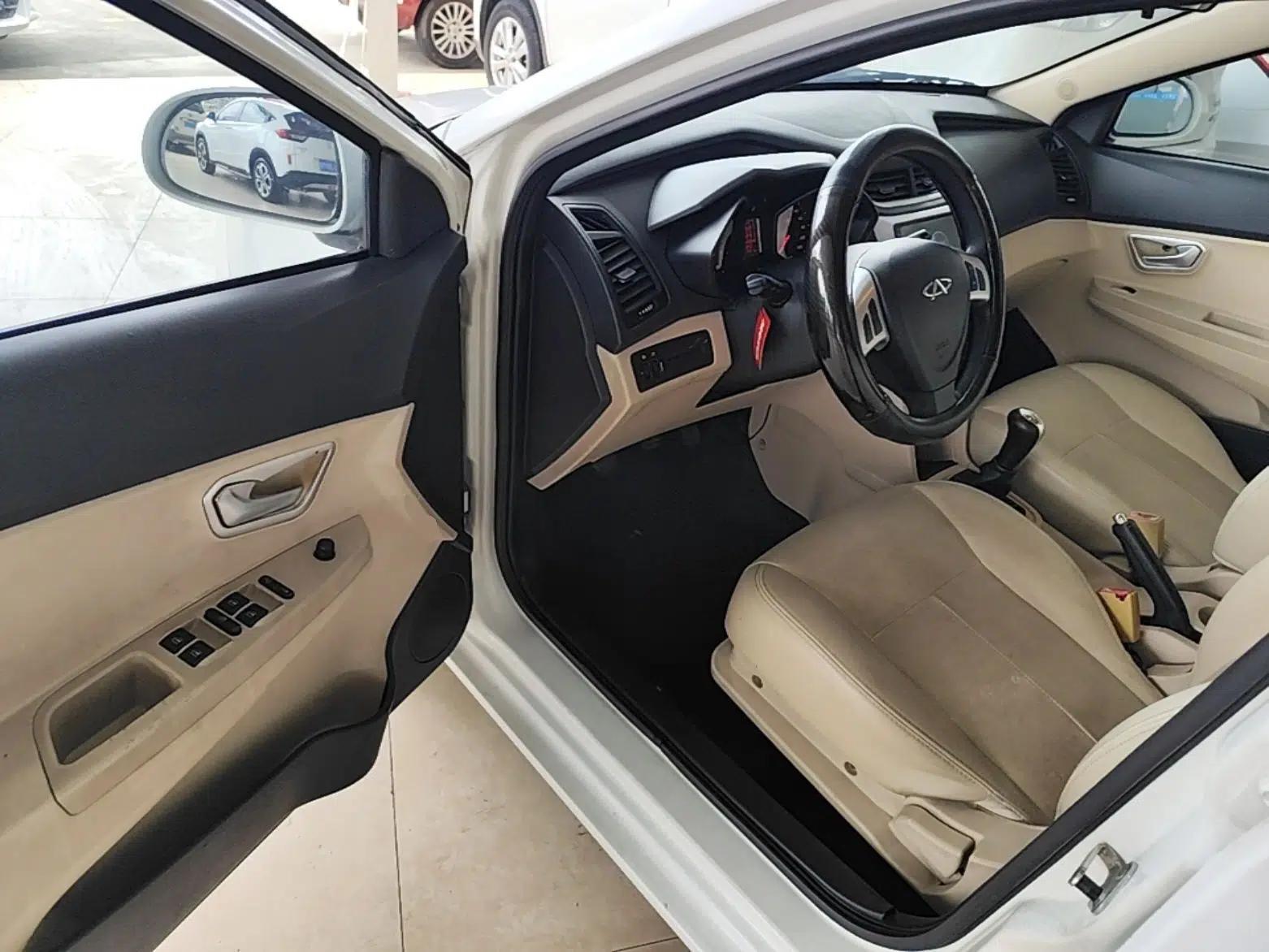 Chery Fengyun 2 2013 Hatchback 1.5L Manual Ruiyi Edition — миниатюра 19