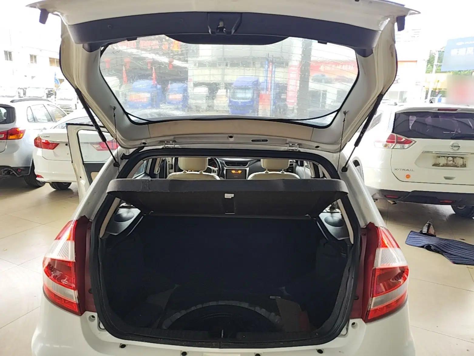 Chery Fengyun 2 2013 Hatchback 1.5L Manual Ruiyi Edition — миниатюра 22