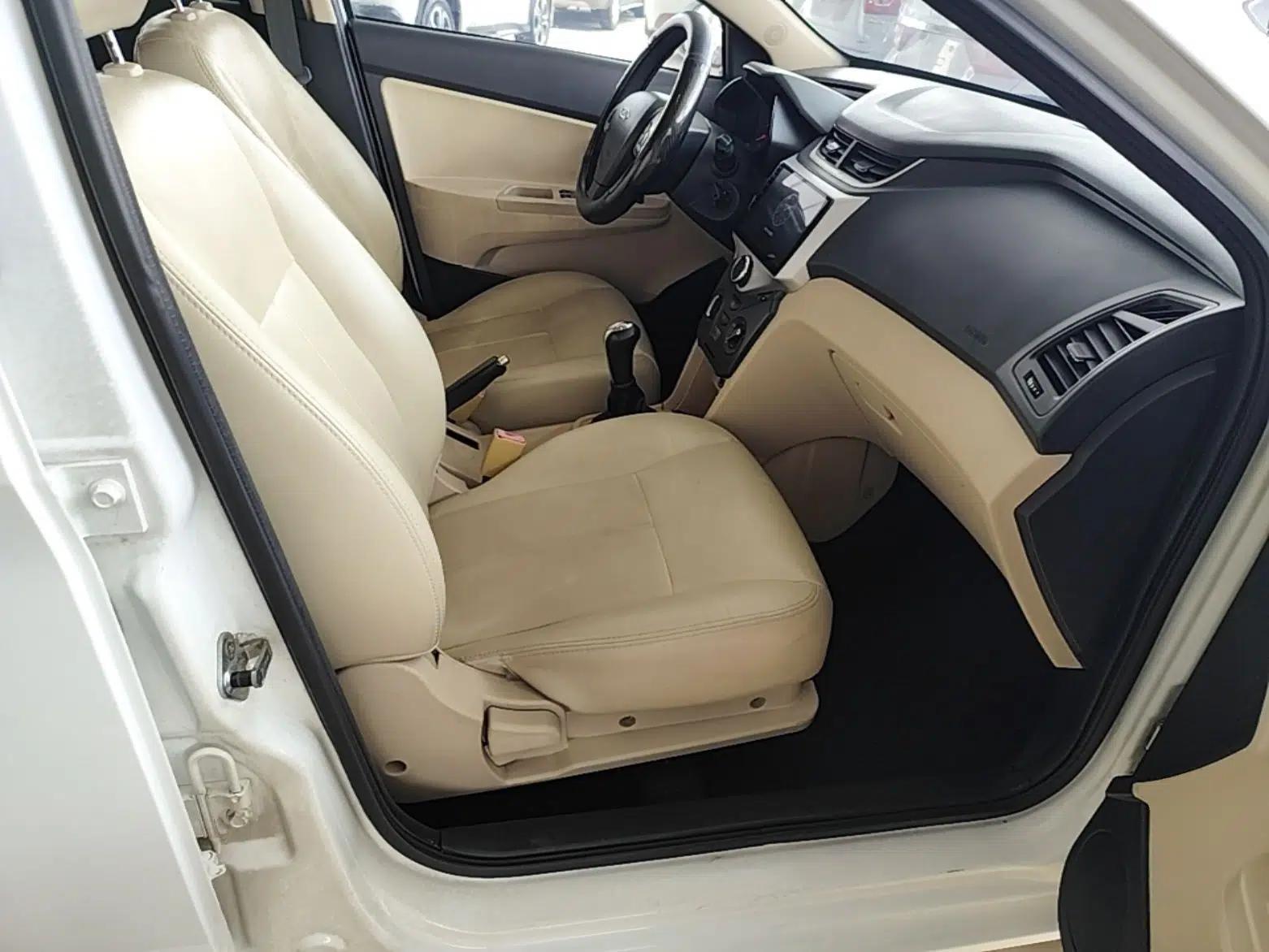 Chery Fengyun 2 2013 Hatchback 1.5L Manual Ruiyi Edition — миниатюра 23