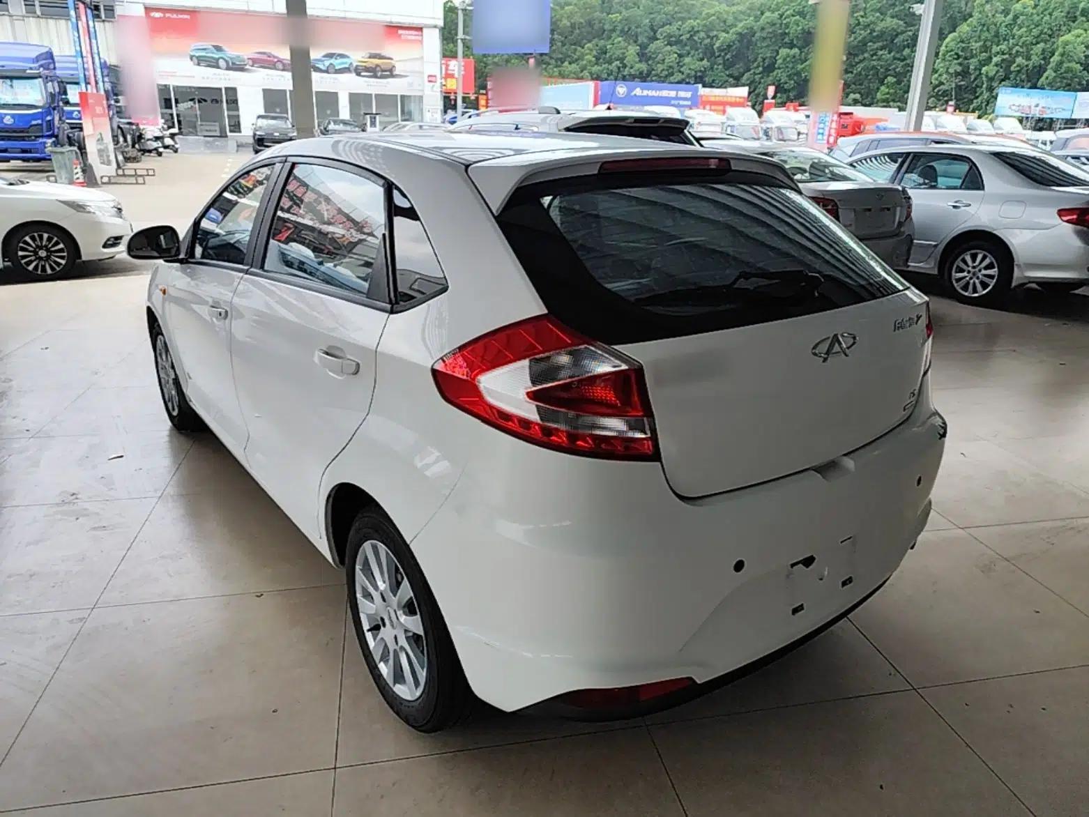 Chery Fengyun 2 2013 Hatchback 1.5L Manual Ruiyi Edition — миниатюра 4