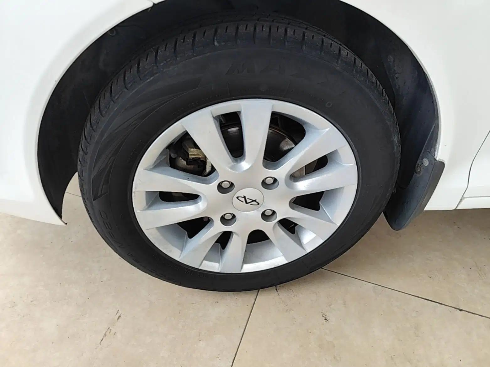Chery Fengyun 2 2013 Hatchback 1.5L Manual Ruiyi Edition — миниатюра 8