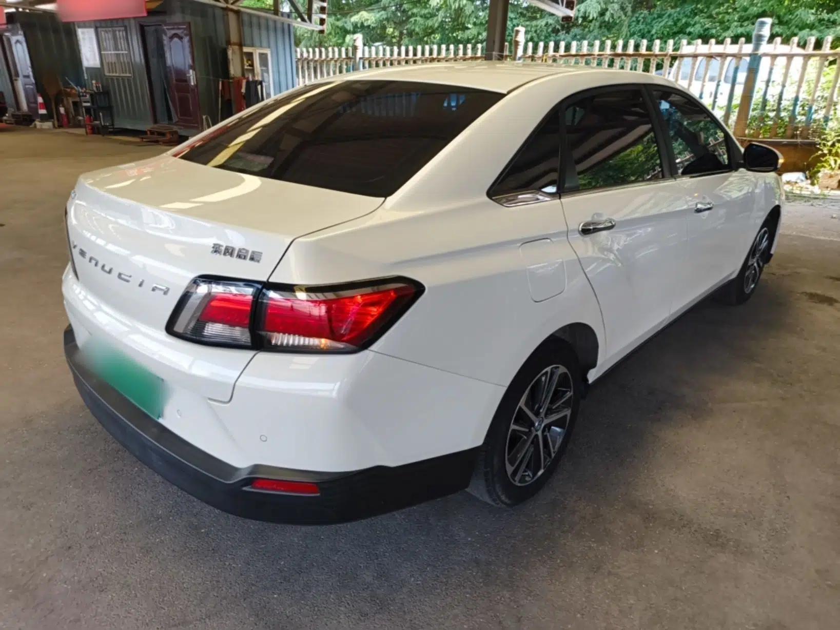 Venucia D60 2019 1.6L XL Manual SmartConnect Elite Edition — миниатюра 6