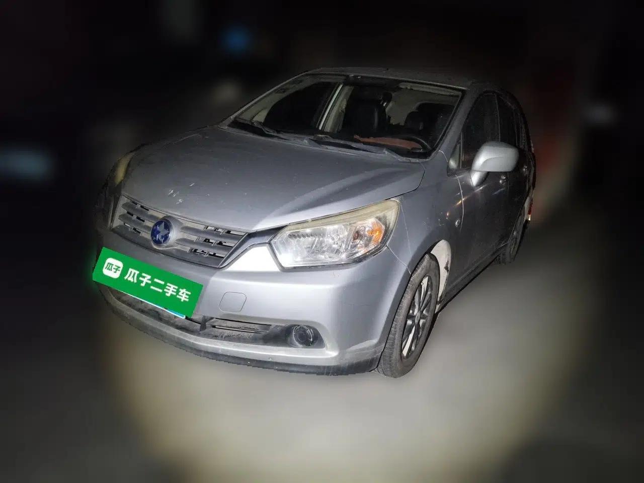 Venucia R50 2013 1.6L Automatic Fashion Edition — миниатюра 1