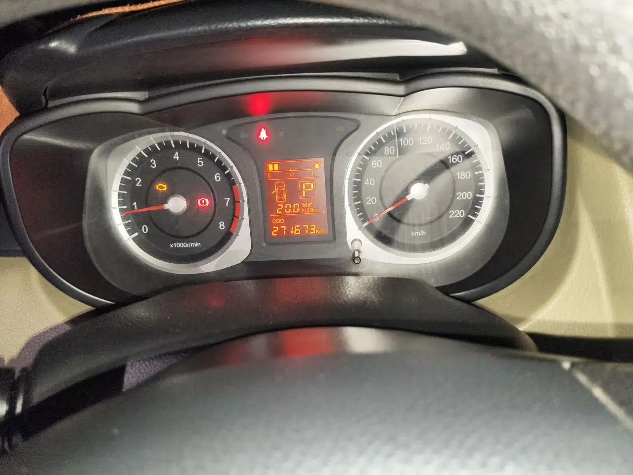 Venucia R50 2013 1.6L Automatic Fashion Edition — миниатюра 12