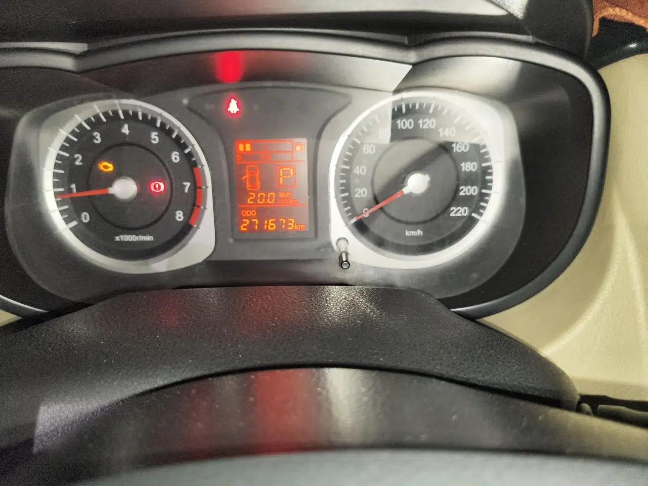 Venucia R50 2013 1.6L Automatic Fashion Edition — миниатюра 13