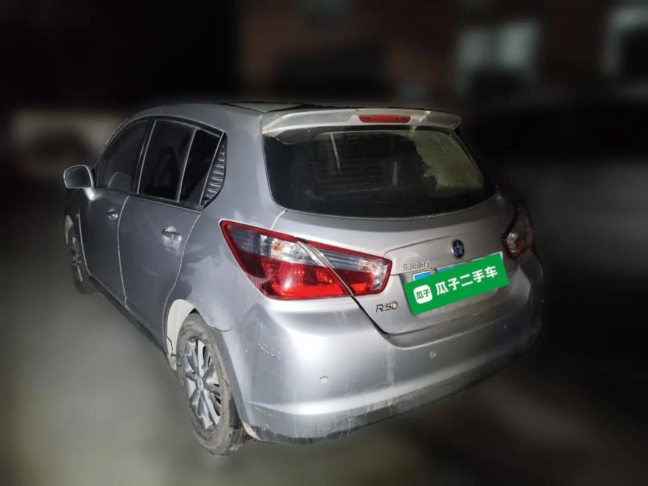 Venucia R50 2013 1.6L Automatic Fashion Edition — миниатюра 4