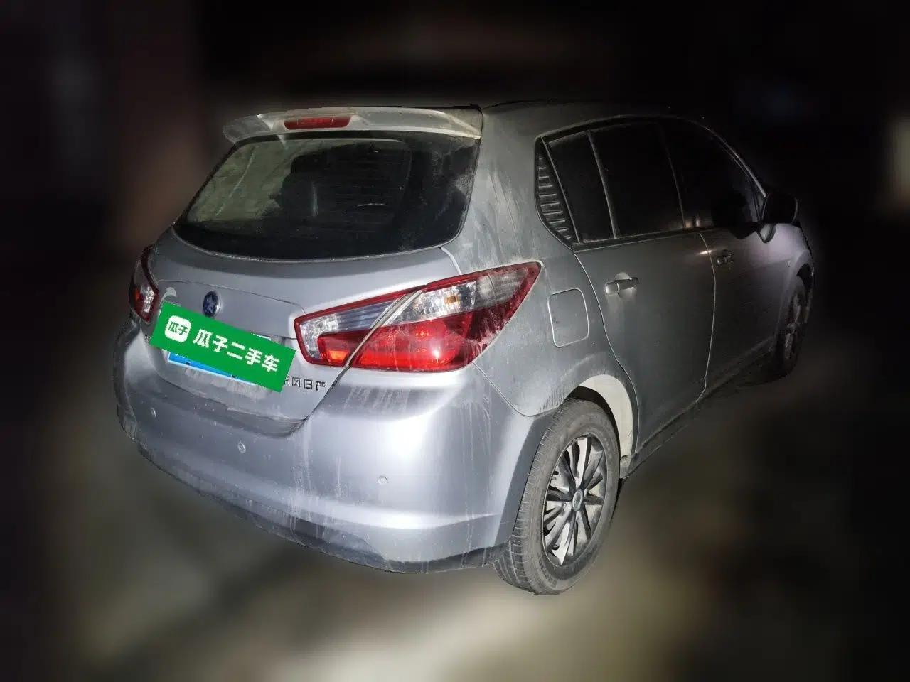 Venucia R50 2013 1.6L Automatic Fashion Edition — миниатюра 6