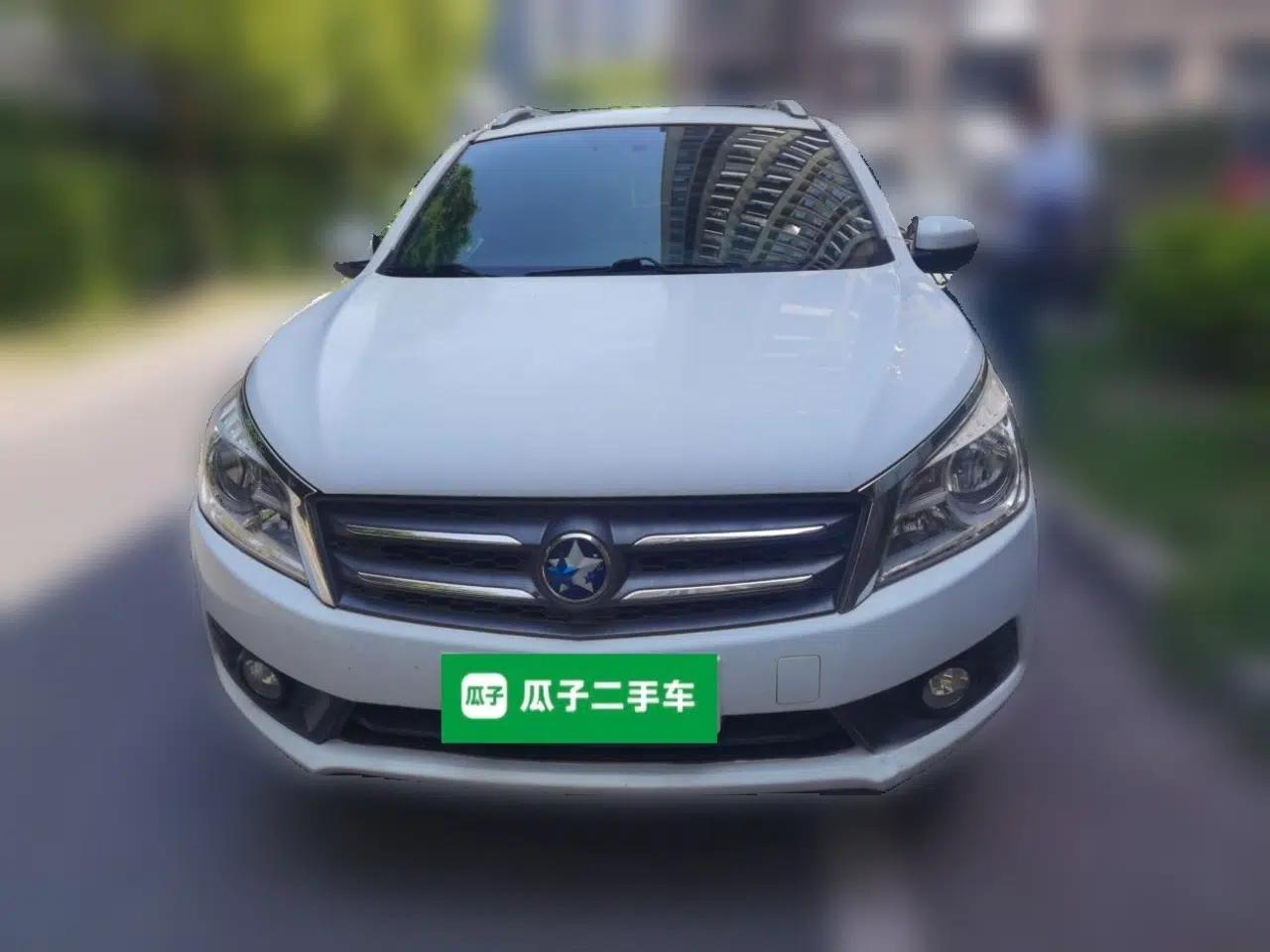 Venucia T70 2015 2.0L CVT Smart Choice Edition — миниатюра 2