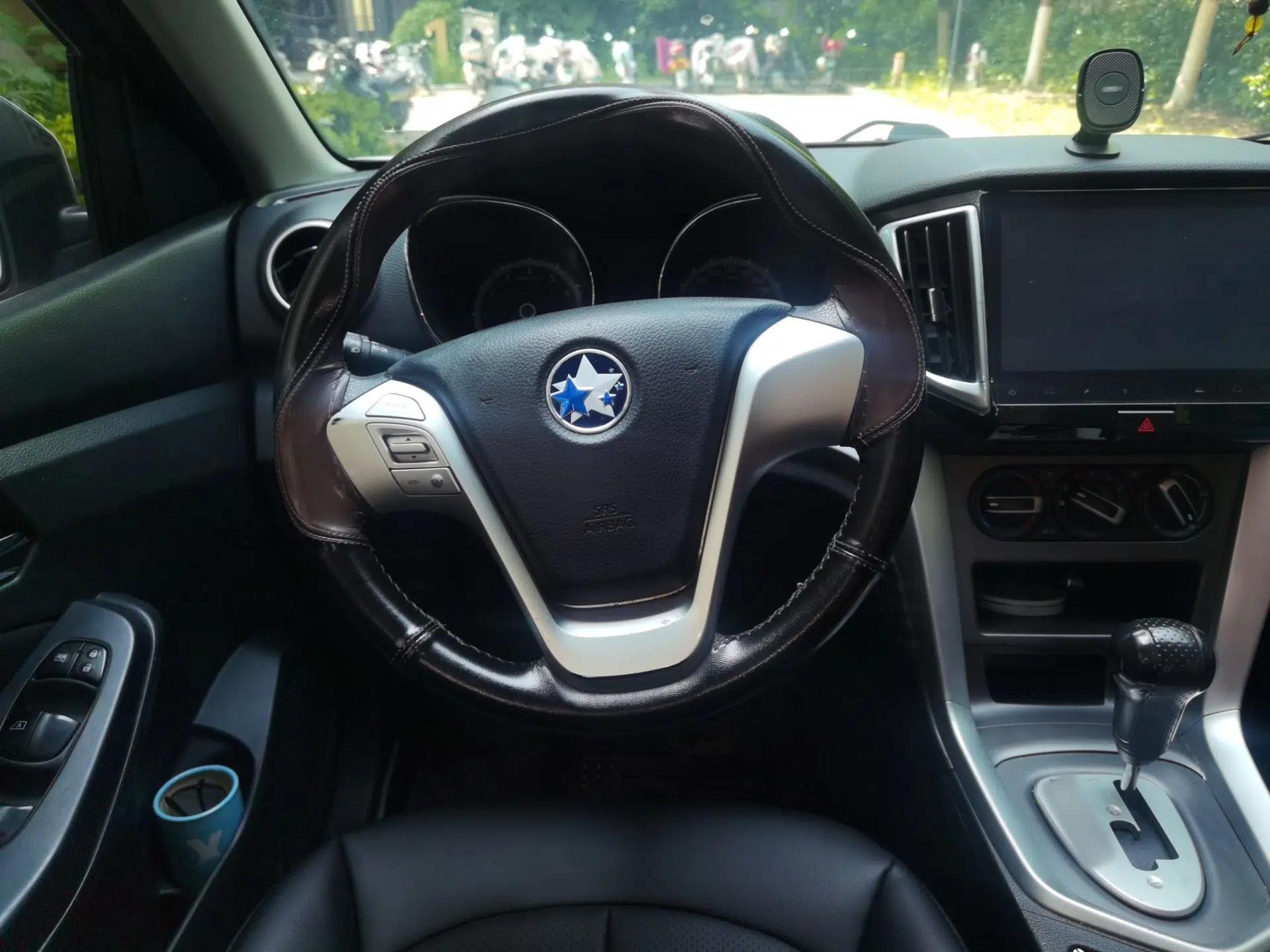 Venucia T70 2015 2.0L CVT Smart Choice Edition — миниатюра 11