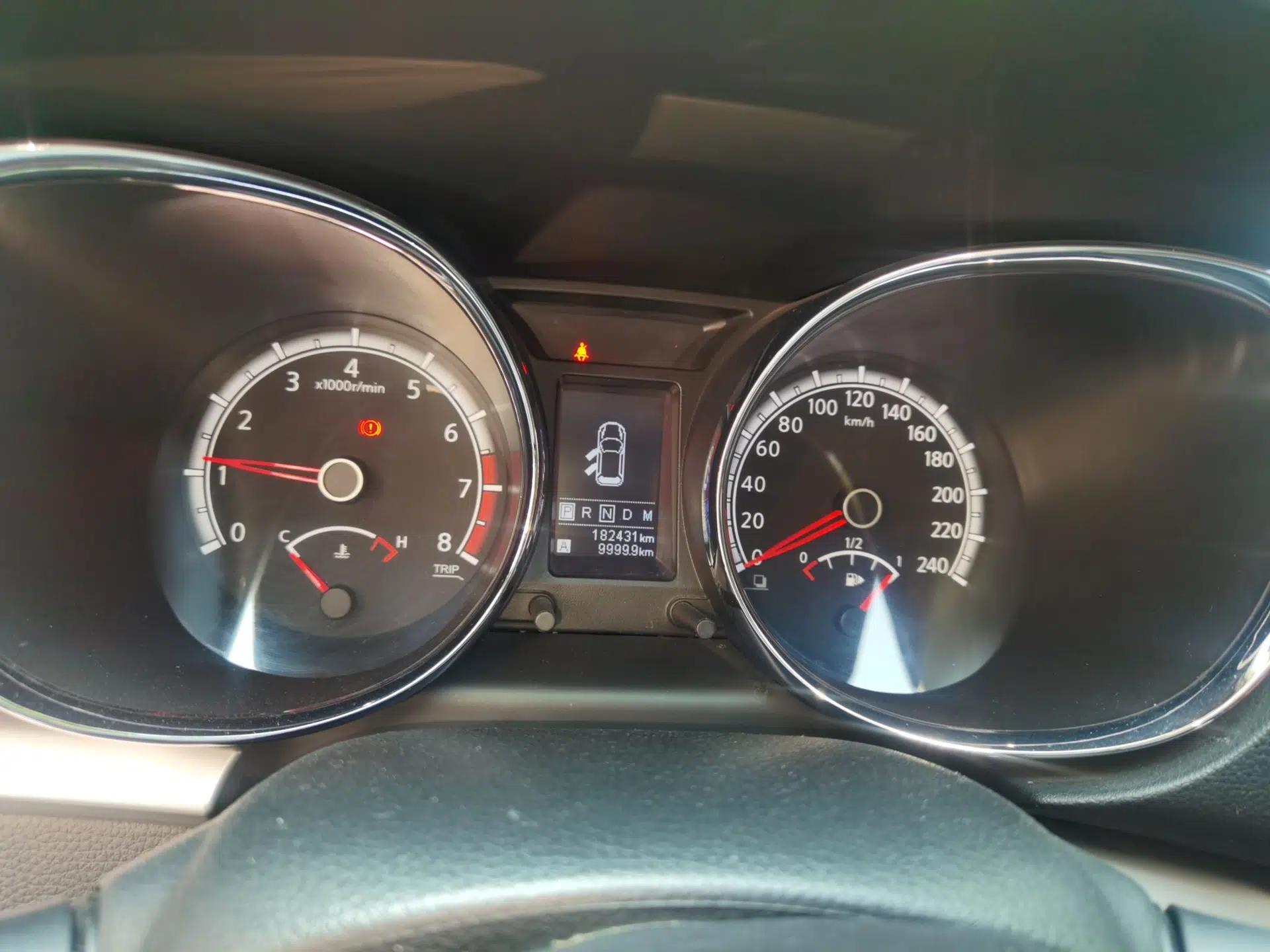 Venucia T70 2015 2.0L CVT Smart Choice Edition — миниатюра 12