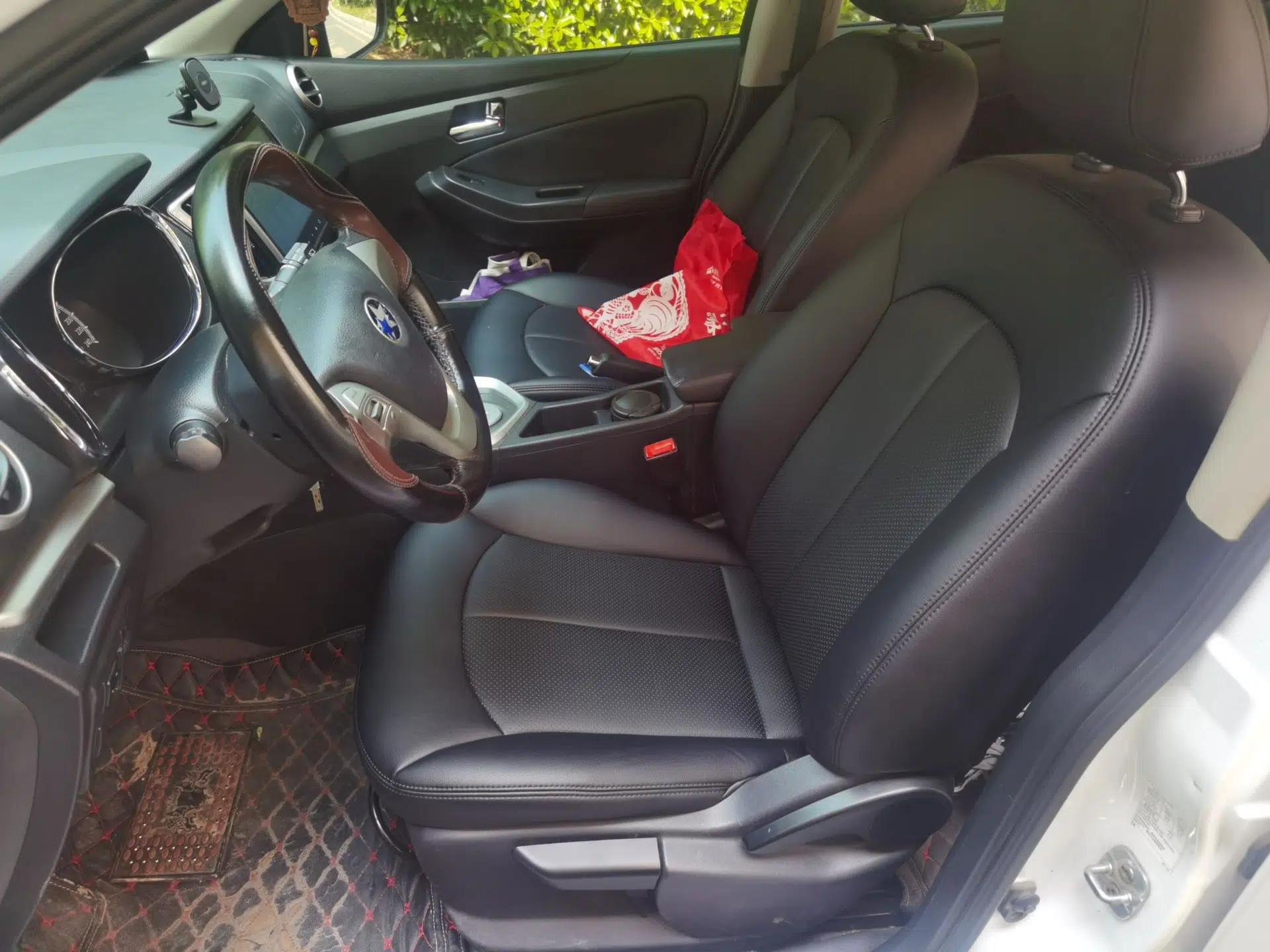 Venucia T70 2015 2.0L CVT Smart Choice Edition — миниатюра 16