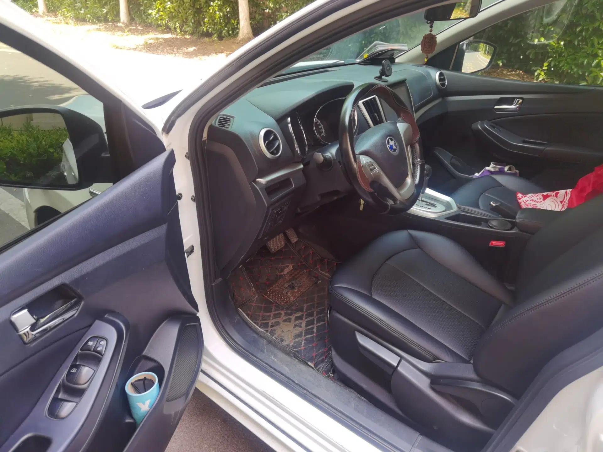 Venucia T70 2015 2.0L CVT Smart Choice Edition — миниатюра 17