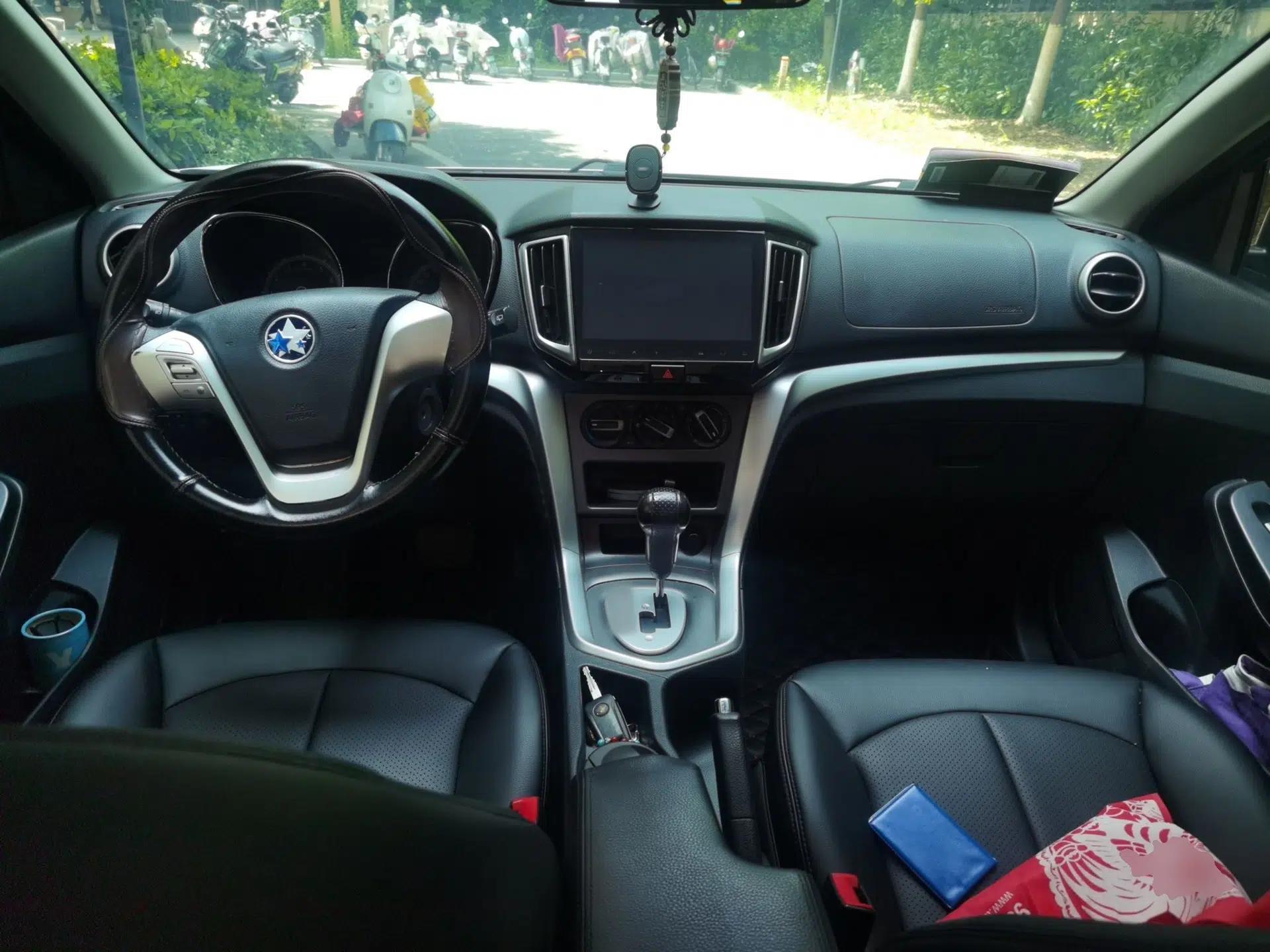 Venucia T70 2015 2.0L CVT Smart Choice Edition — миниатюра 10