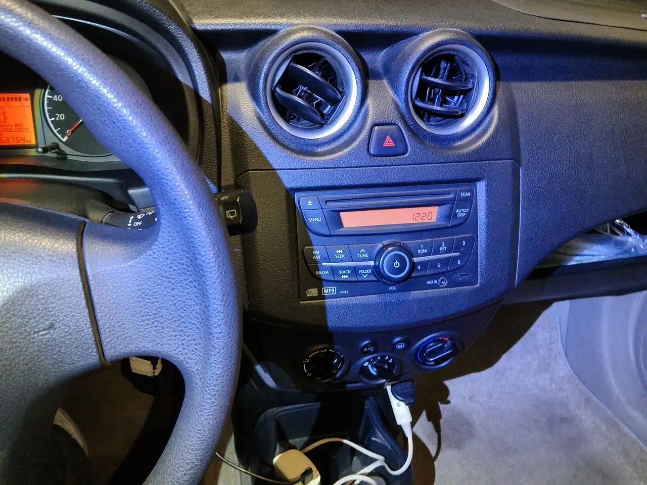 Venucia R30 2014 1.2L Manual Luxury Edition — миниатюра 14