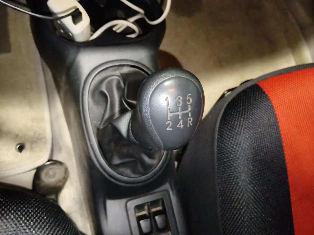 Venucia R30 2014 1.2L Manual Luxury Edition — миниатюра 15