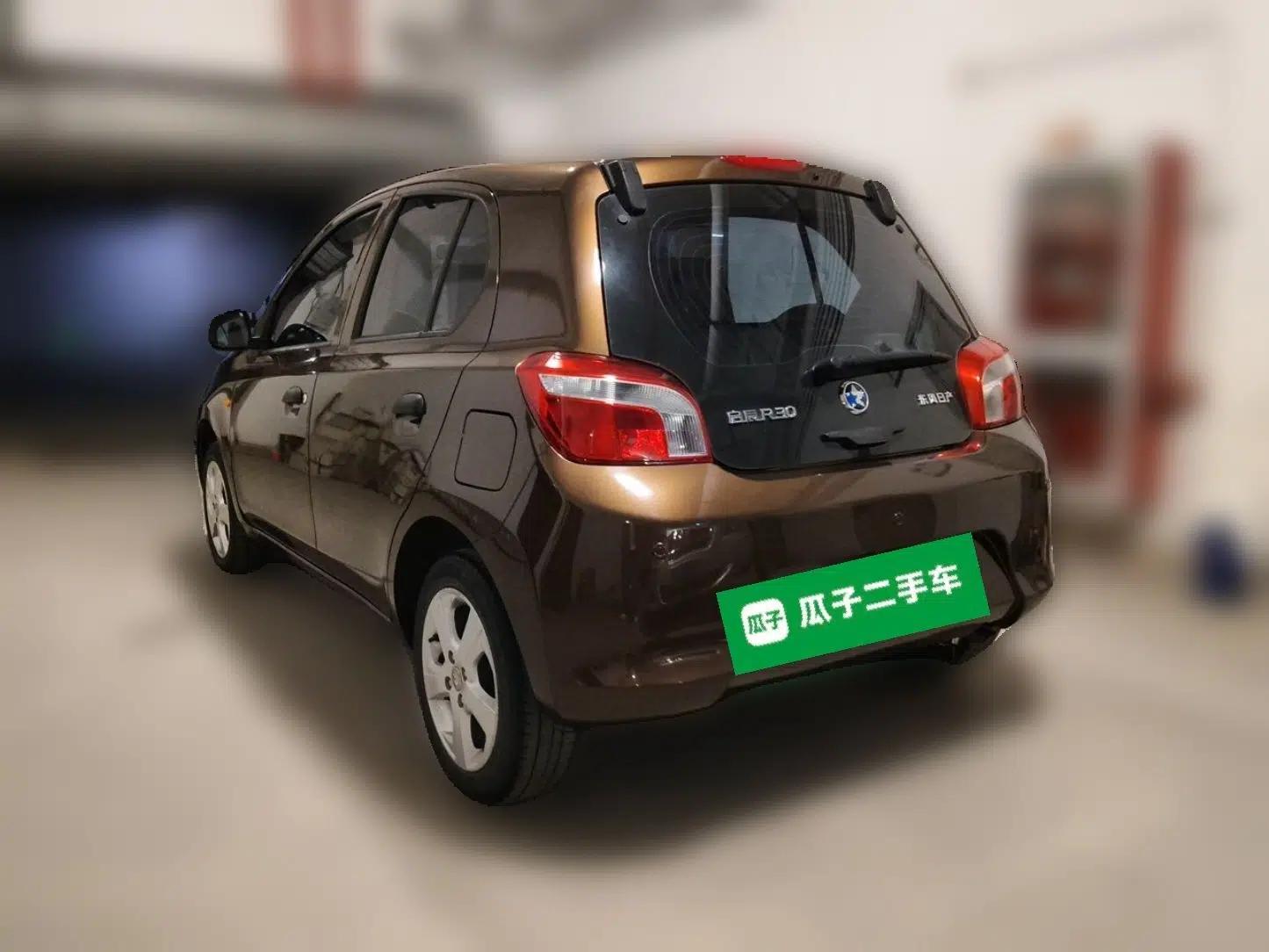 Venucia R30 2014 1.2L Manual Luxury Edition — миниатюра 4