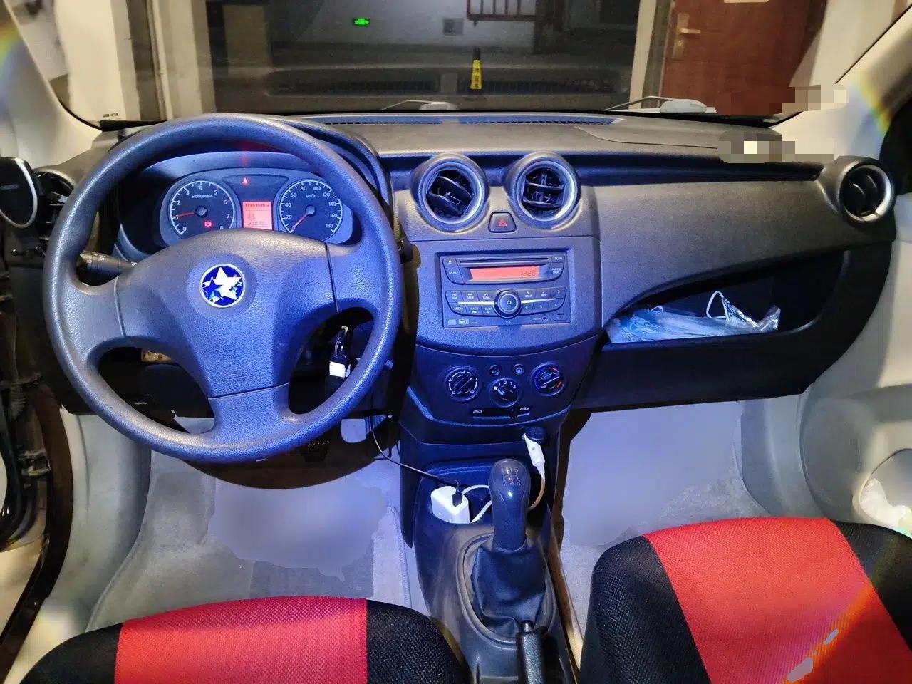 Venucia R30 2014 1.2L Manual Luxury Edition — миниатюра 10