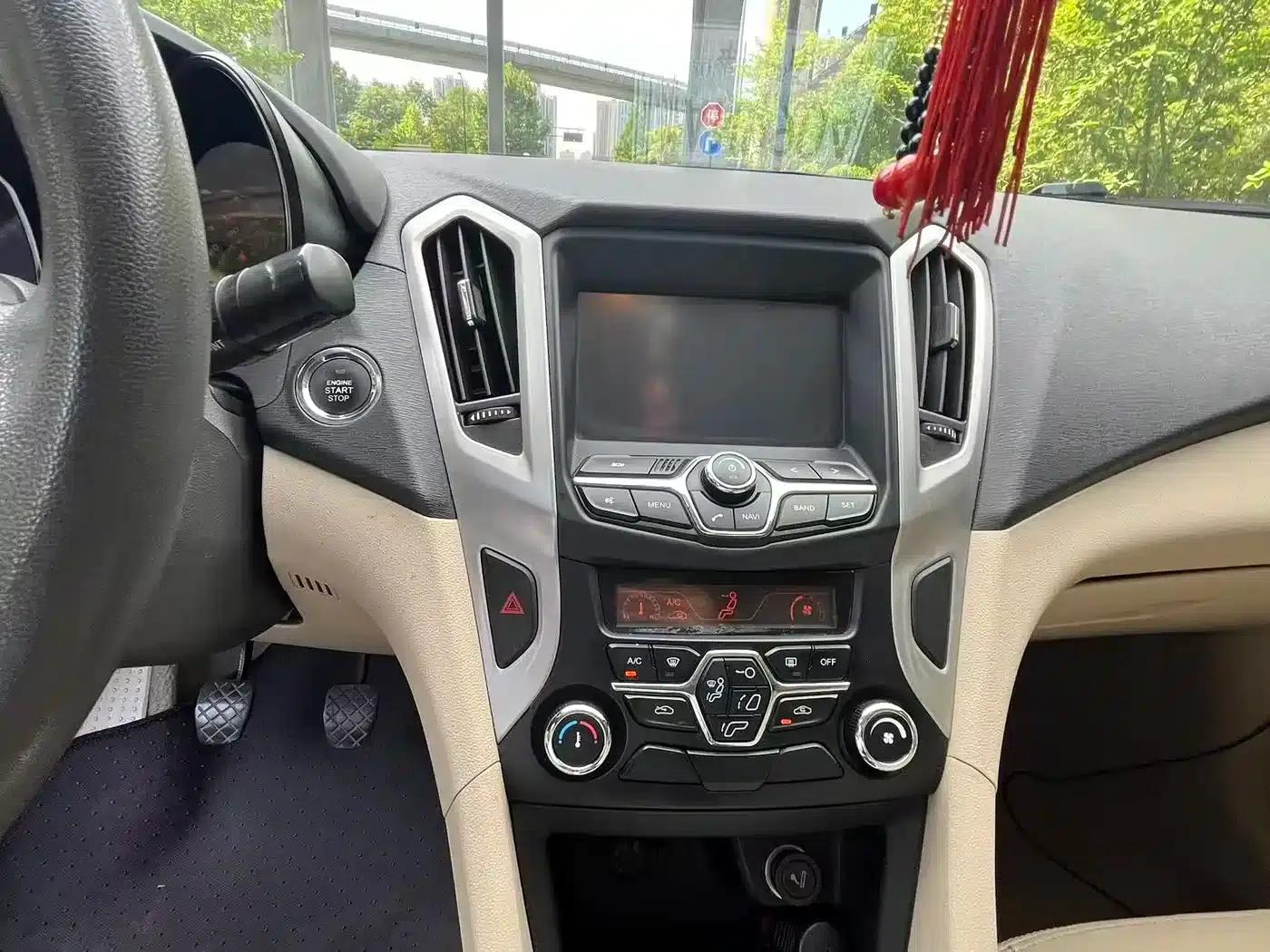 Chery Arrizo 7 2013 1.6L Manual Elite Edition — миниатюра 12