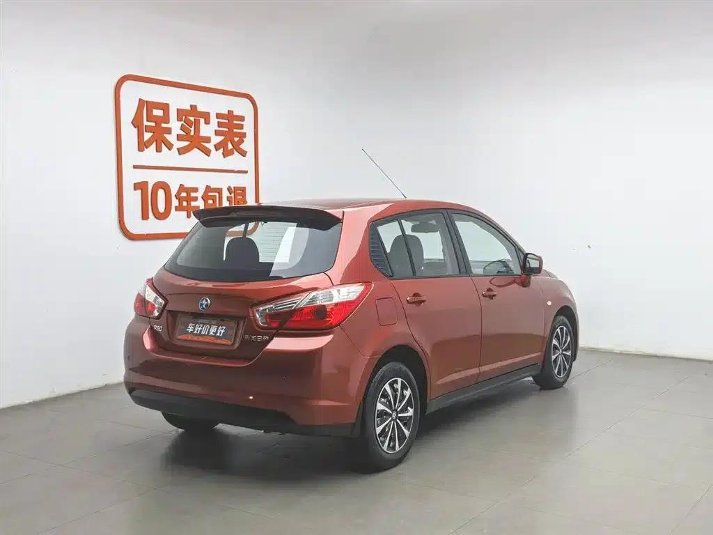 Venucia R50 2013 1.6L Automatic Fashion Edition — миниатюра 2