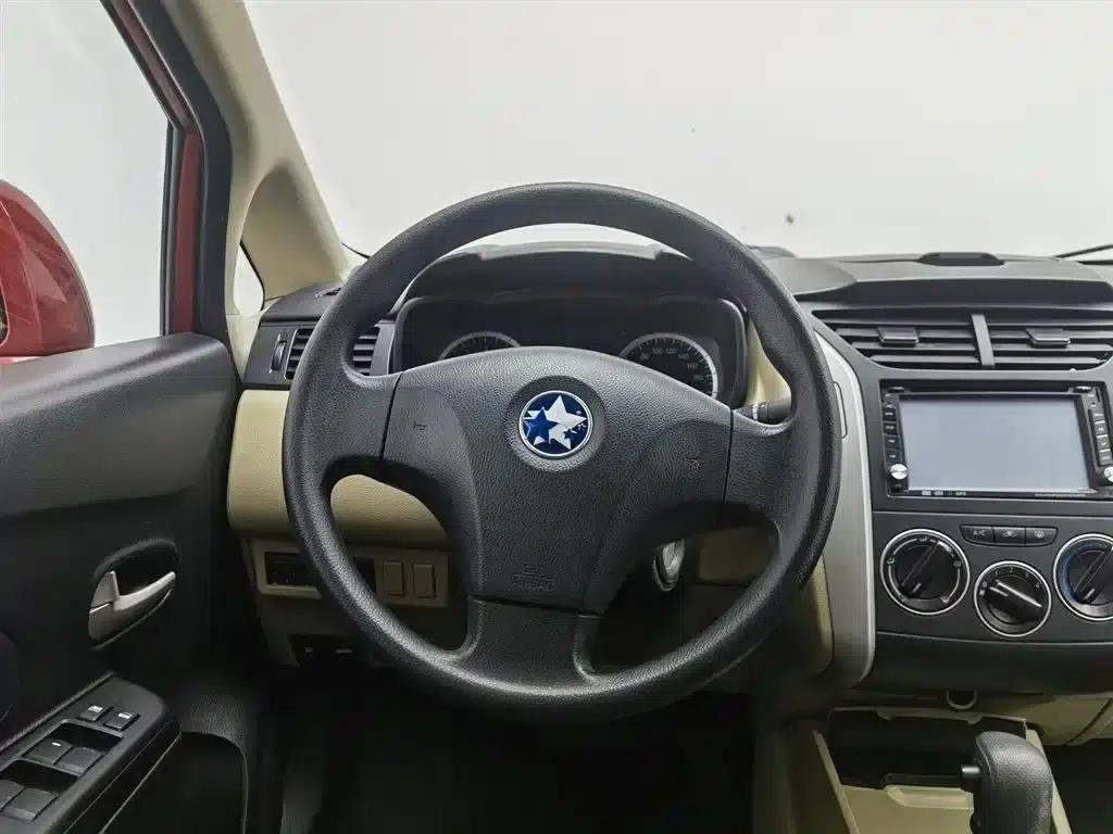 Venucia R50 2013 1.6L Automatic Fashion Edition — миниатюра 11