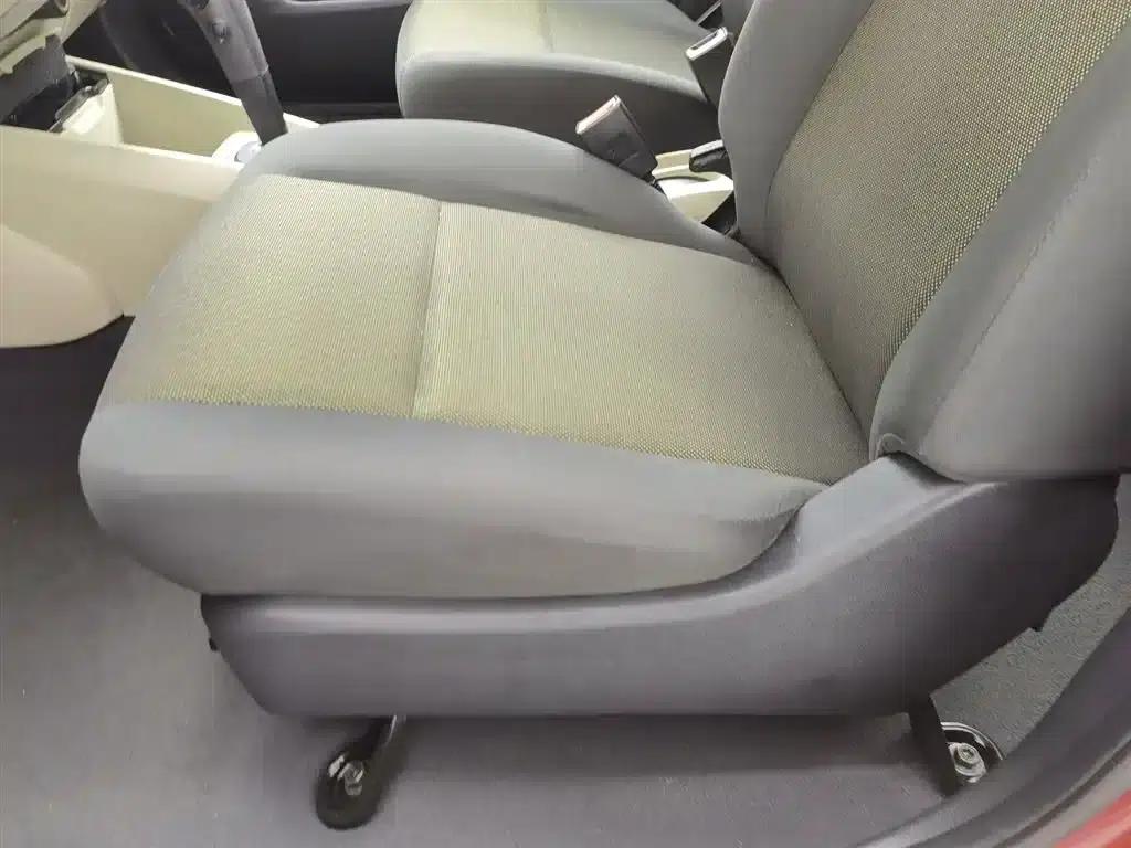 Venucia R50 2013 1.6L Automatic Fashion Edition — миниатюра 20