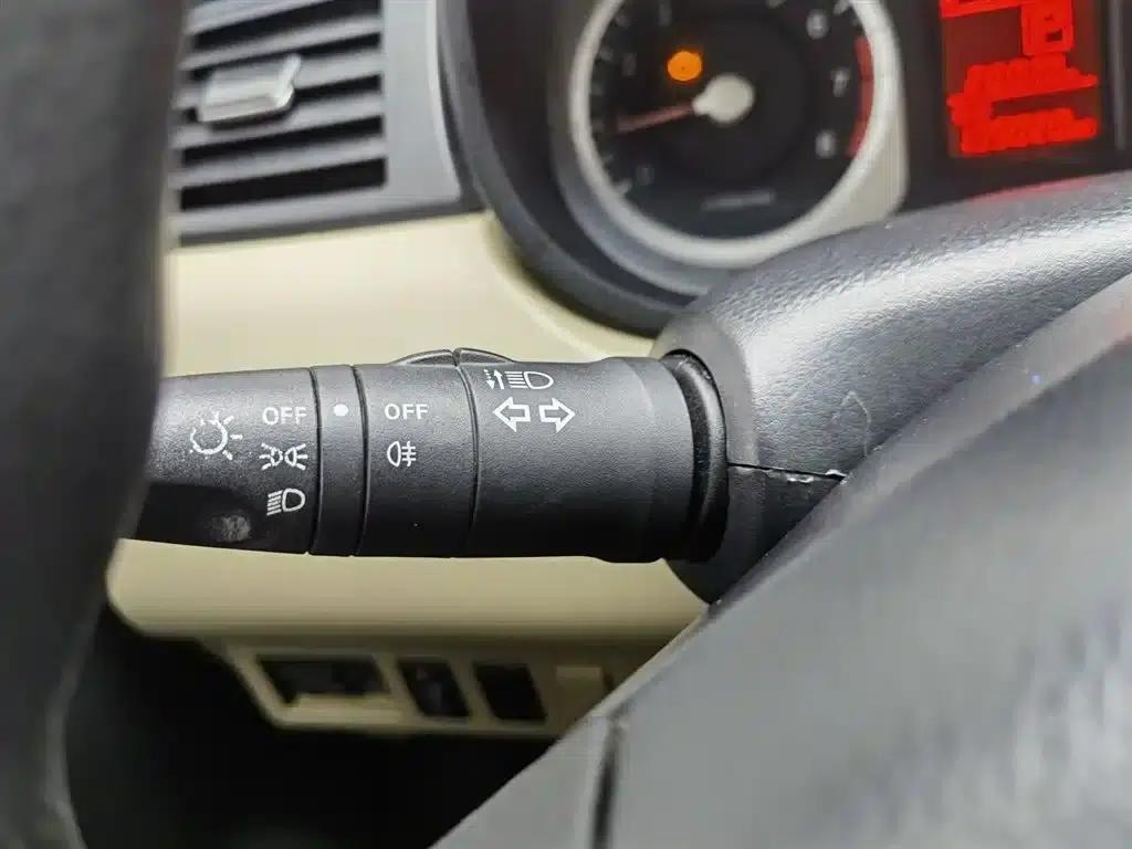 Venucia R50 2013 1.6L Automatic Fashion Edition — миниатюра 21