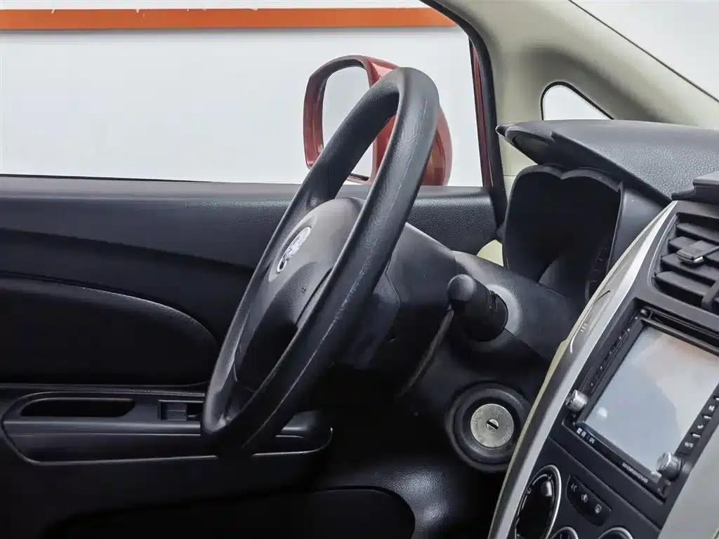 Venucia R50 2013 1.6L Automatic Fashion Edition — миниатюра 22
