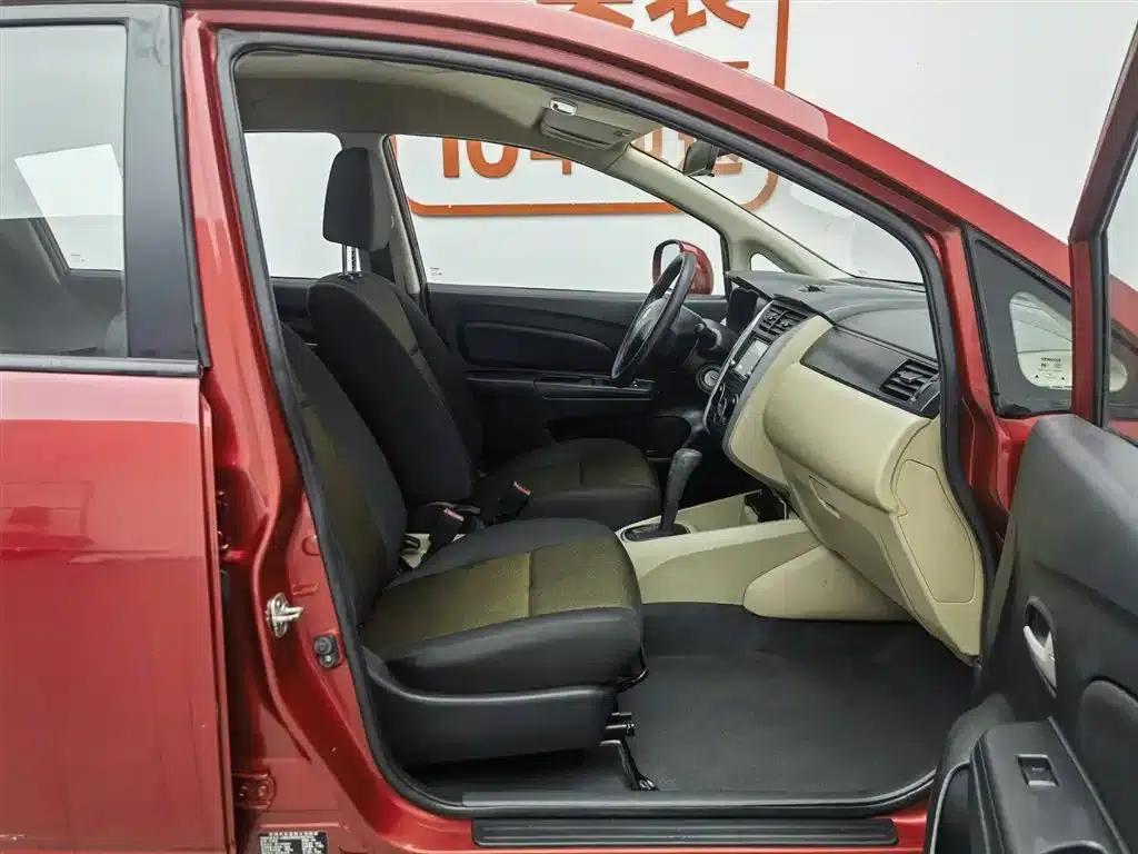 Venucia R50 2013 1.6L Automatic Fashion Edition — миниатюра 23