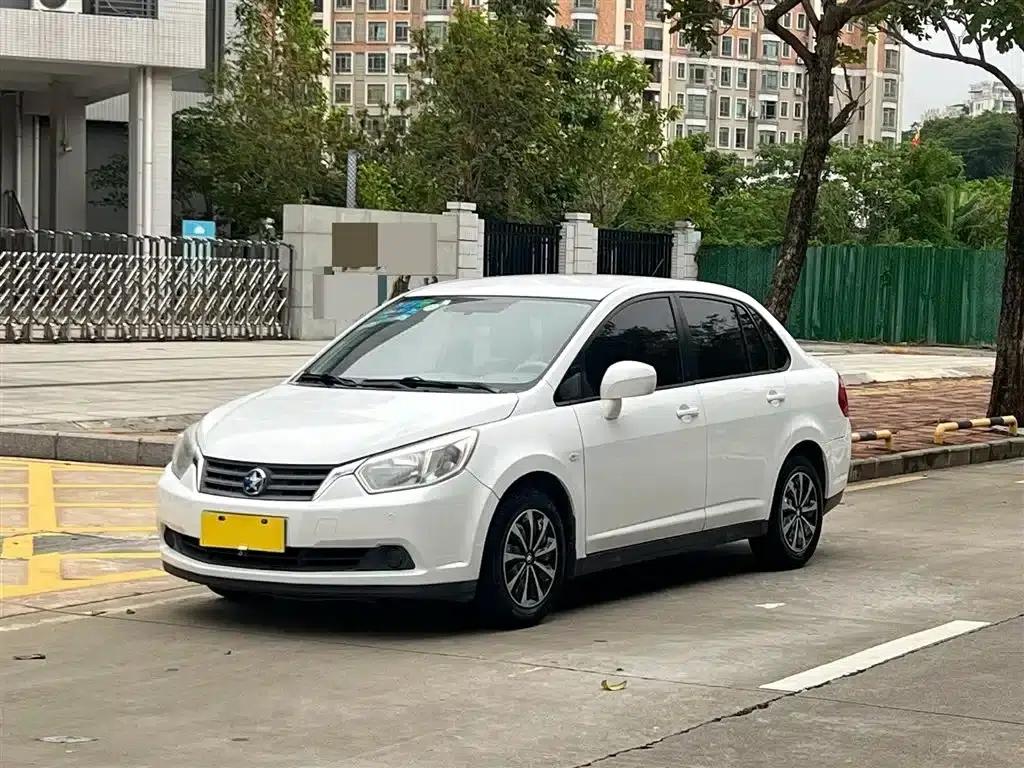 Venucia D50 2015 1.6L Automatic Fashion Edition — миниатюра 1