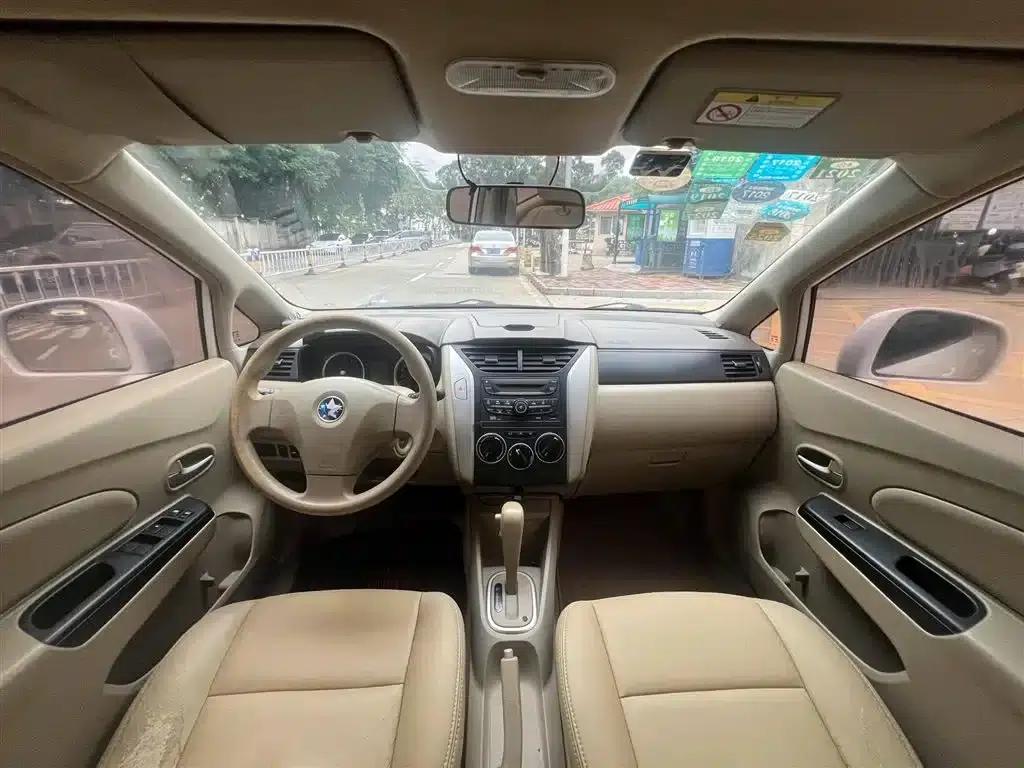 Venucia D50 2015 1.6L Automatic Fashion Edition — миниатюра 4