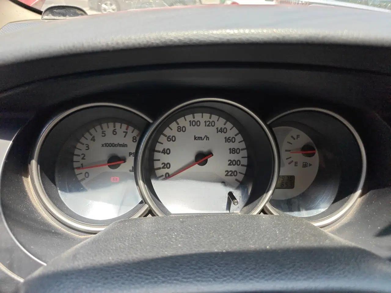 Nissan Livina 2010 Jingyue Edition 1.6L Manual All-Around Model — миниатюра 12