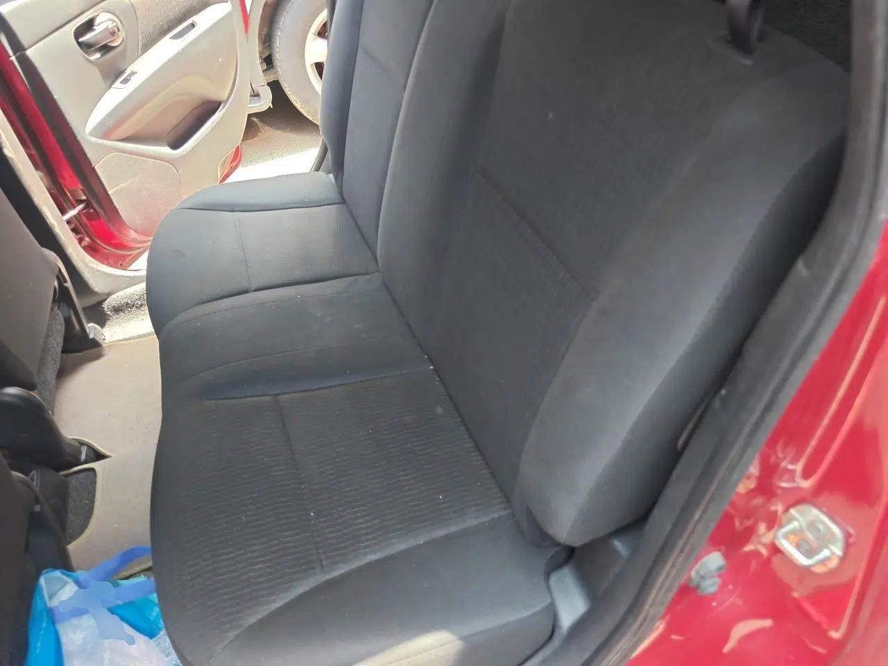 Nissan Livina 2010 Jingyue Edition 1.6L Manual All-Around Model — миниатюра 18