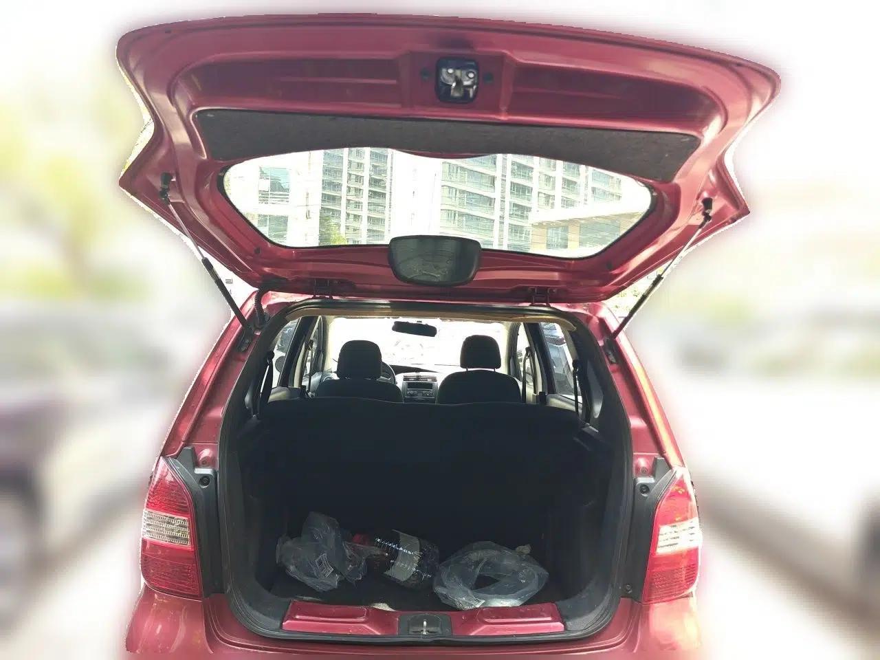 Nissan Livina 2010 Jingyue Edition 1.6L Manual All-Around Model — миниатюра 20