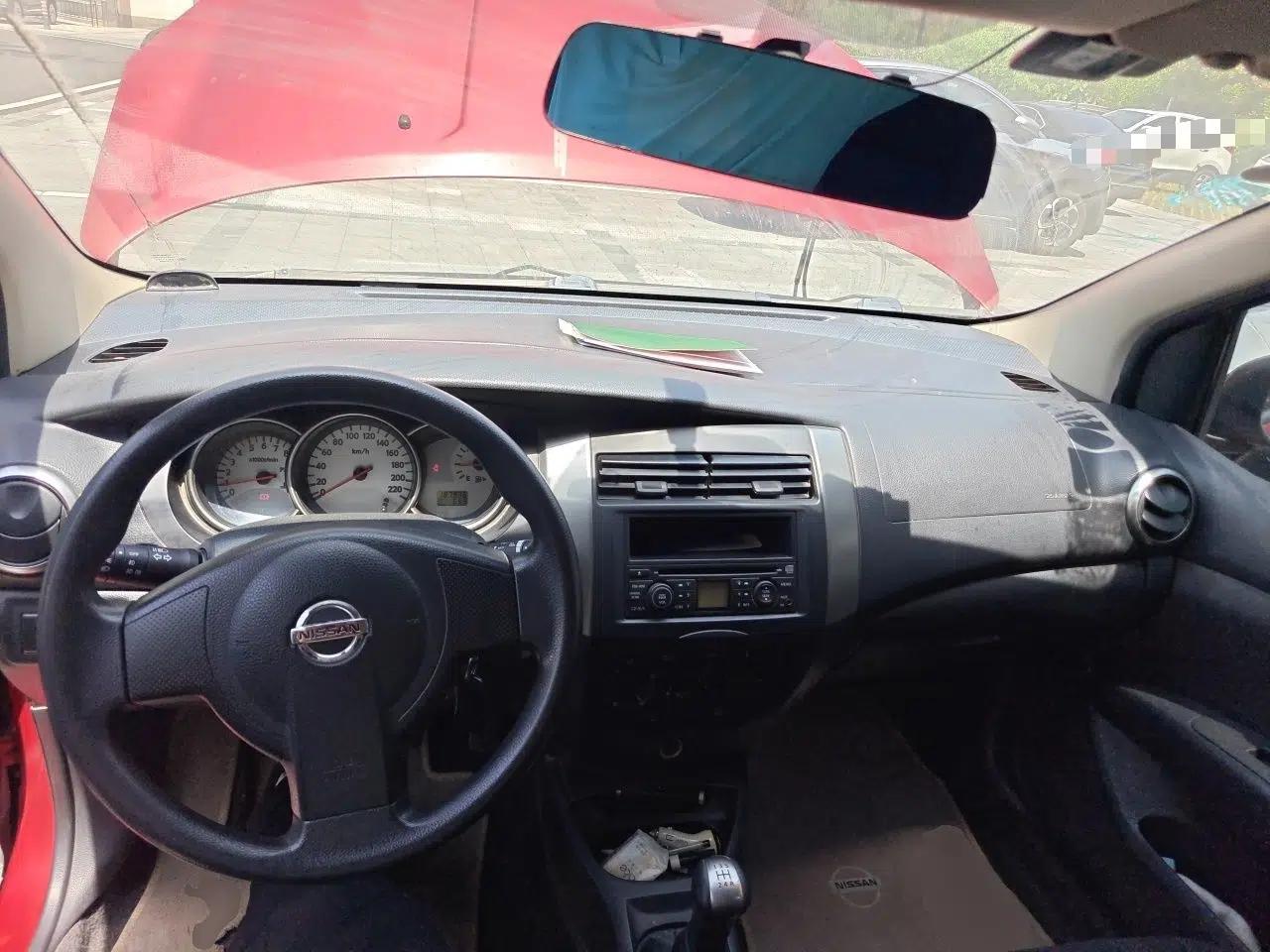 Nissan Livina 2010 Jingyue Edition 1.6L Manual All-Around Model — миниатюра 10