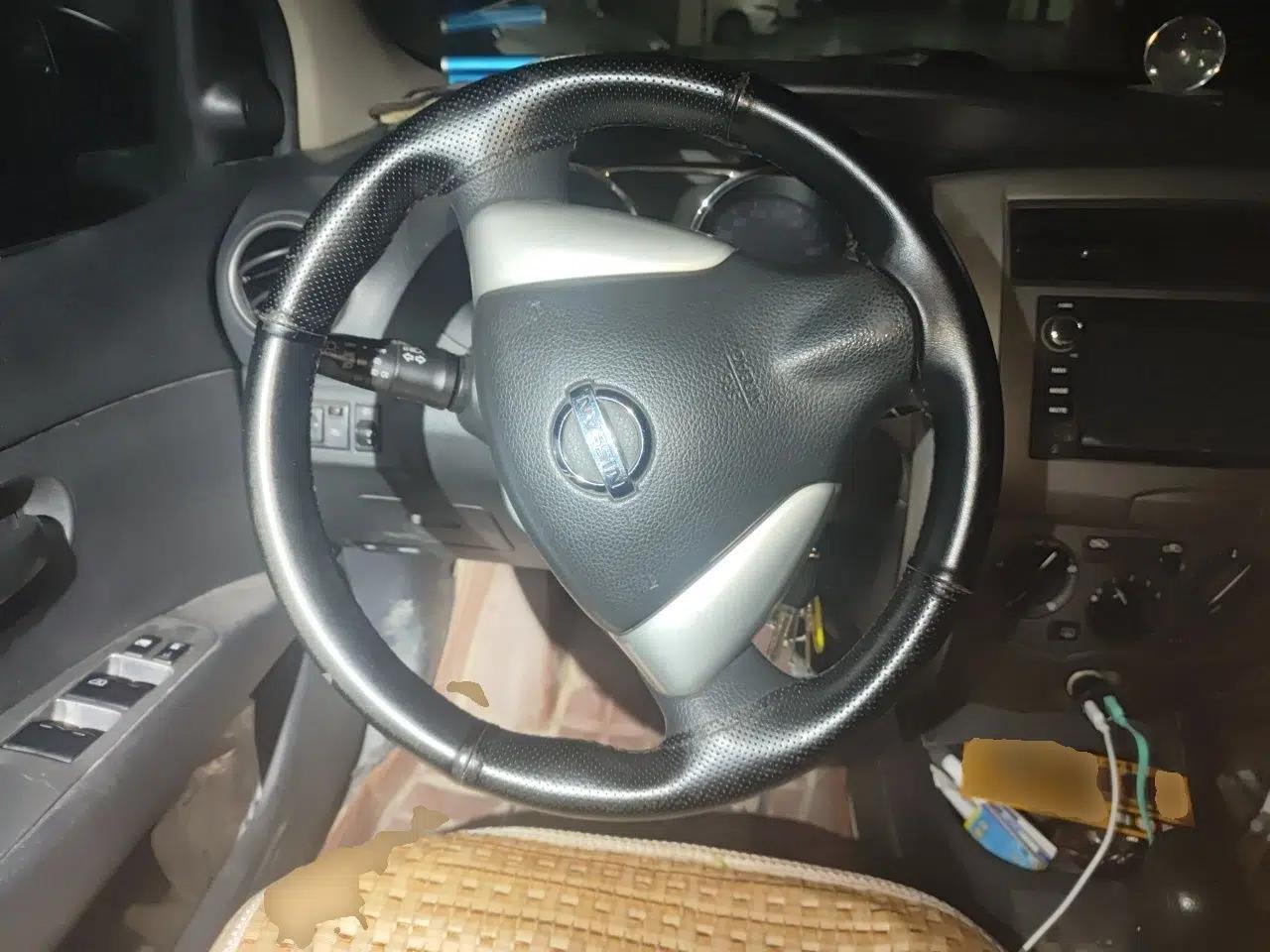 Nissan Livina 2013 Jinrui 1.6XL CVT Comfort Edition — миниатюра 11