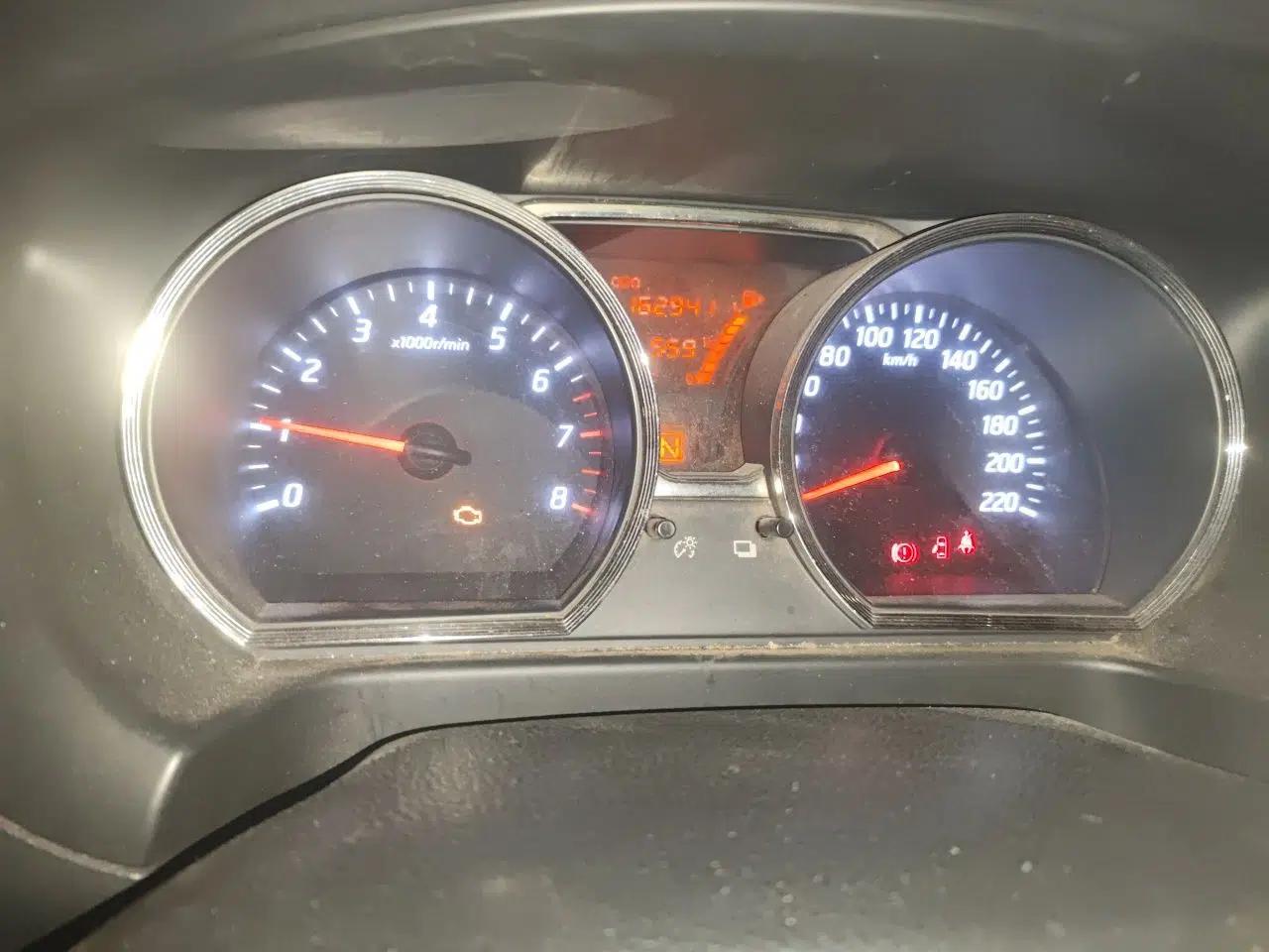 Nissan Livina 2013 Jinrui 1.6XL CVT Comfort Edition — миниатюра 12